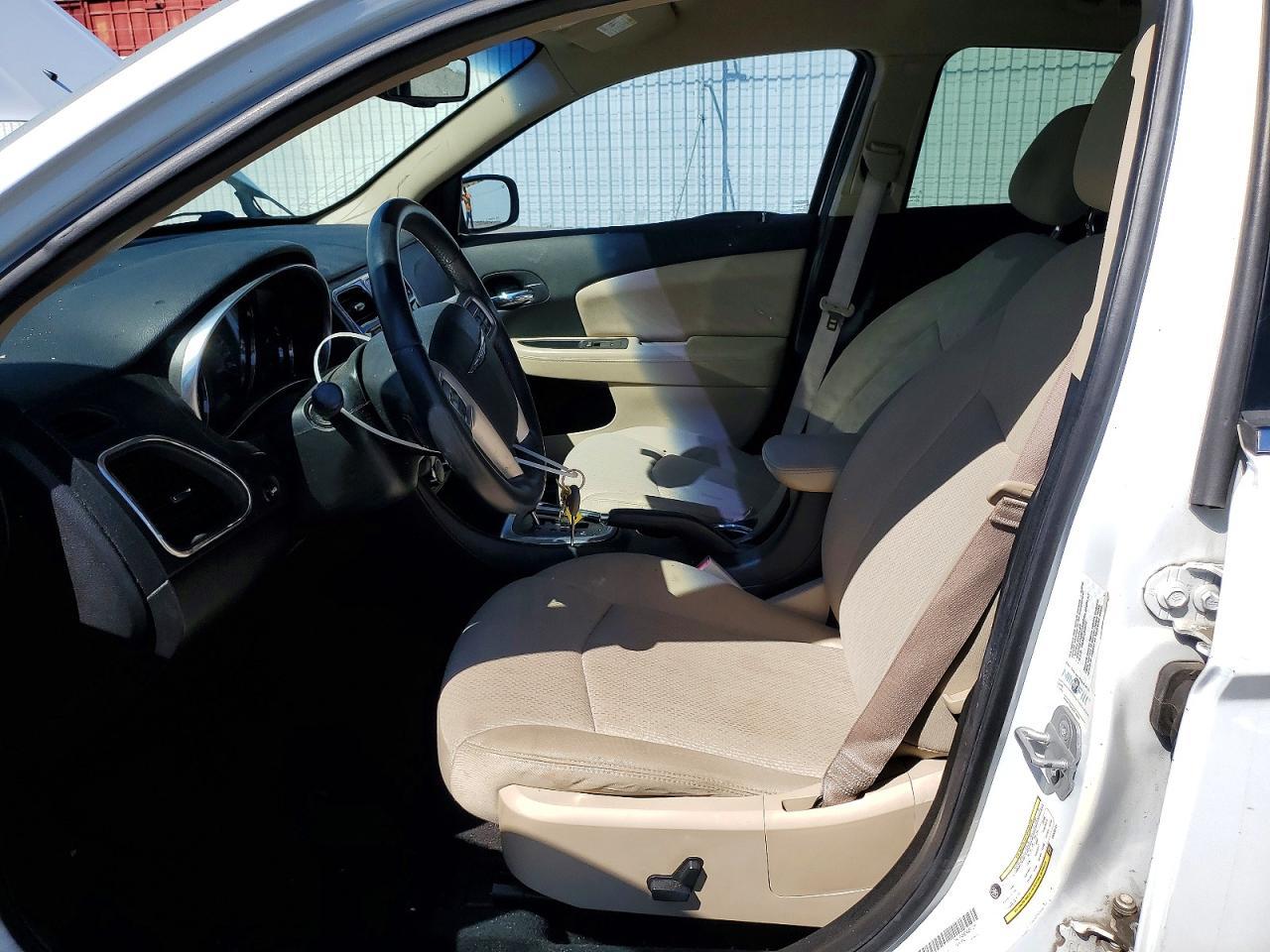 2013 Chrysler 200 Touring - Image 7