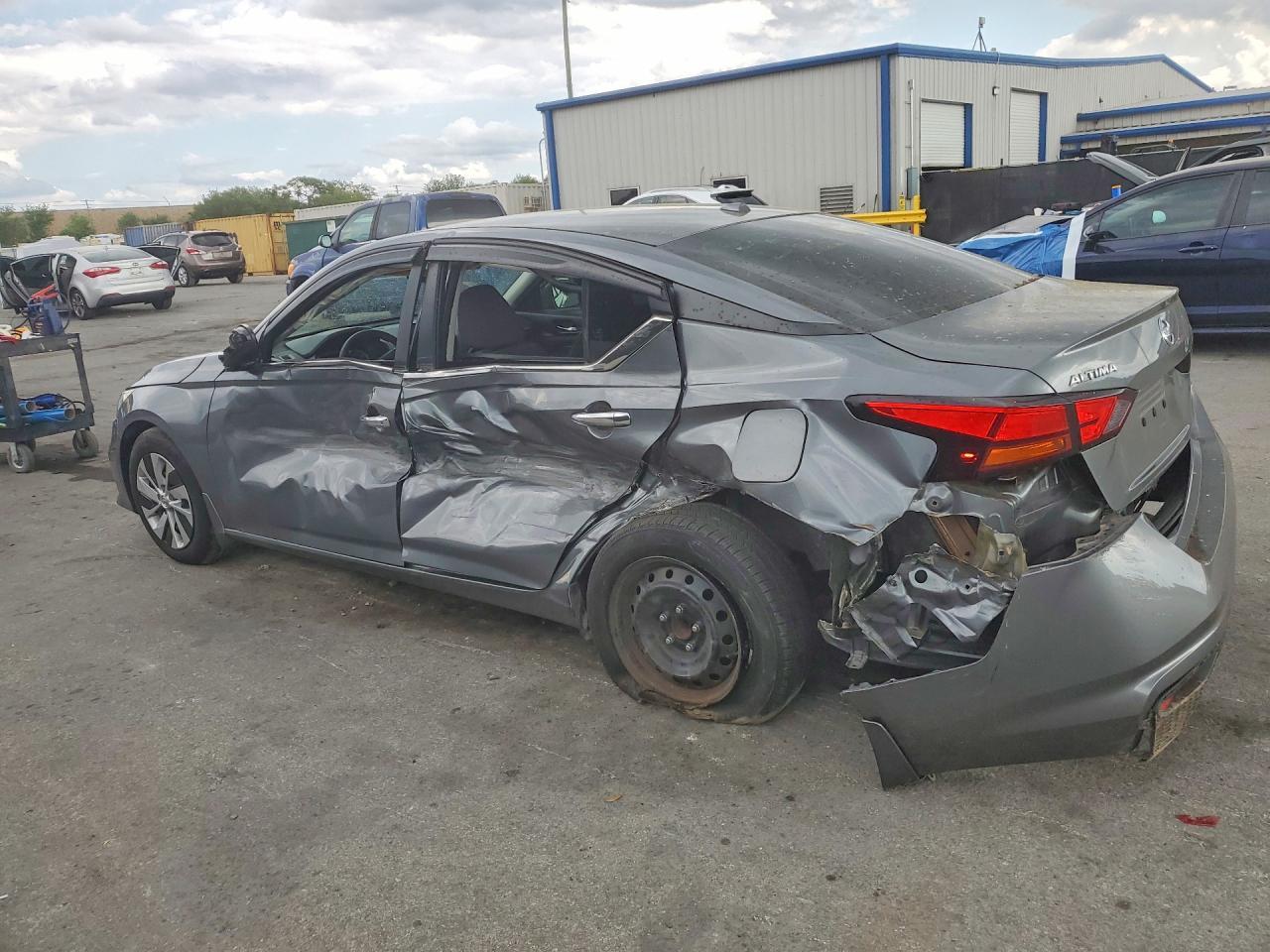 2019 Nissan Altima 2.5 S - Фото 2