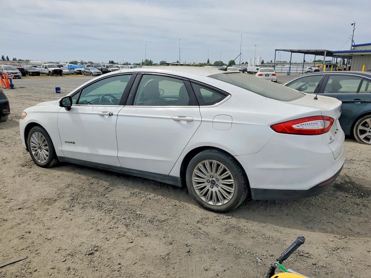 2014 Ford Fusion S Hybrid - Image 2