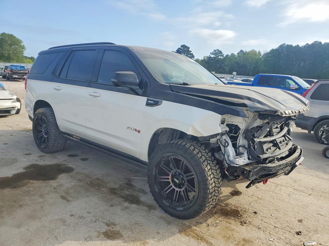 2022 GMC Yukon At4 - Image 4