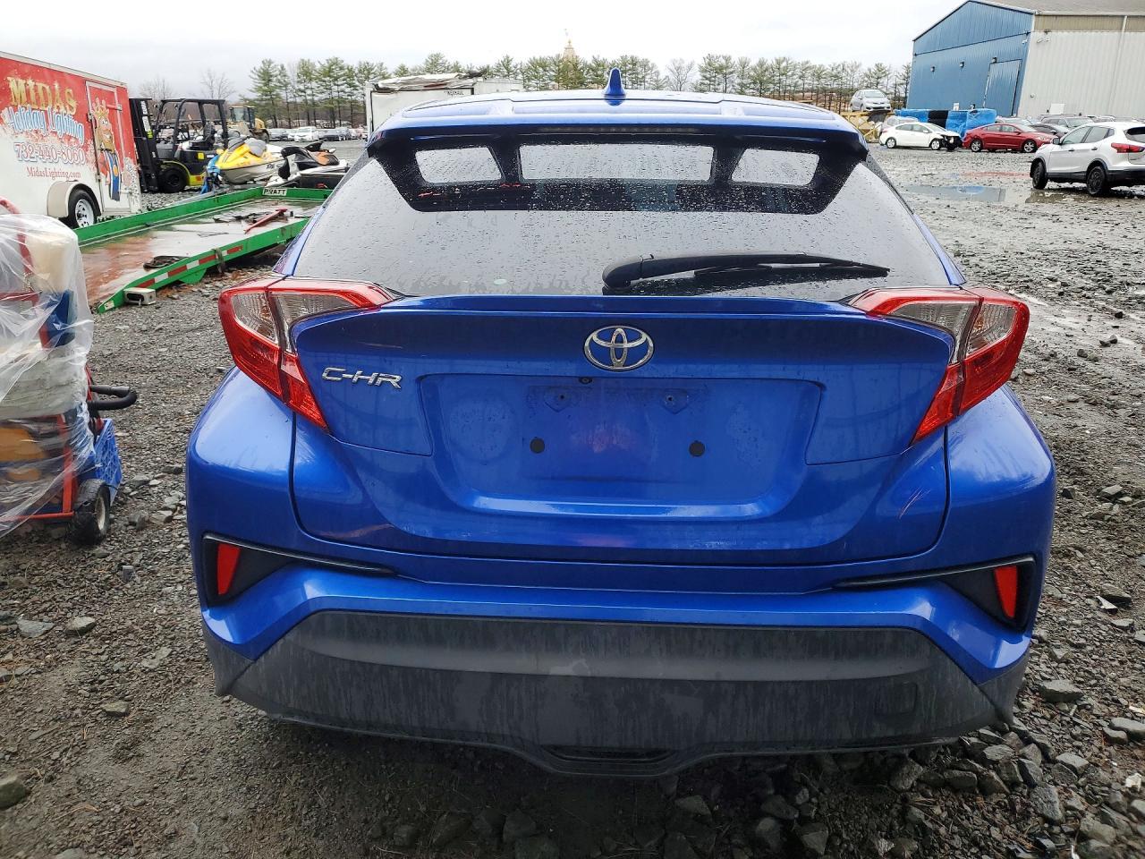 2019 Toyota C-Hr Le - Image 6