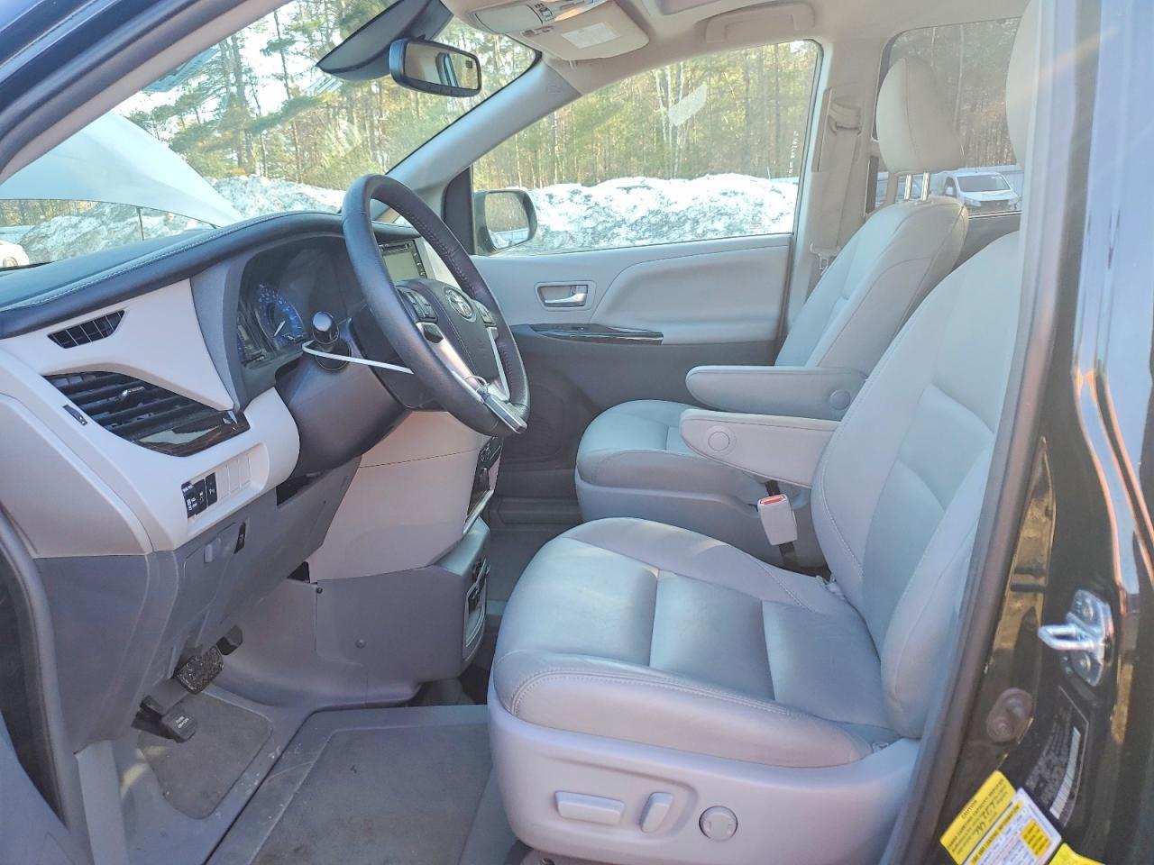 2018 Toyota Sienna Xle 8-Passenger - Image 7