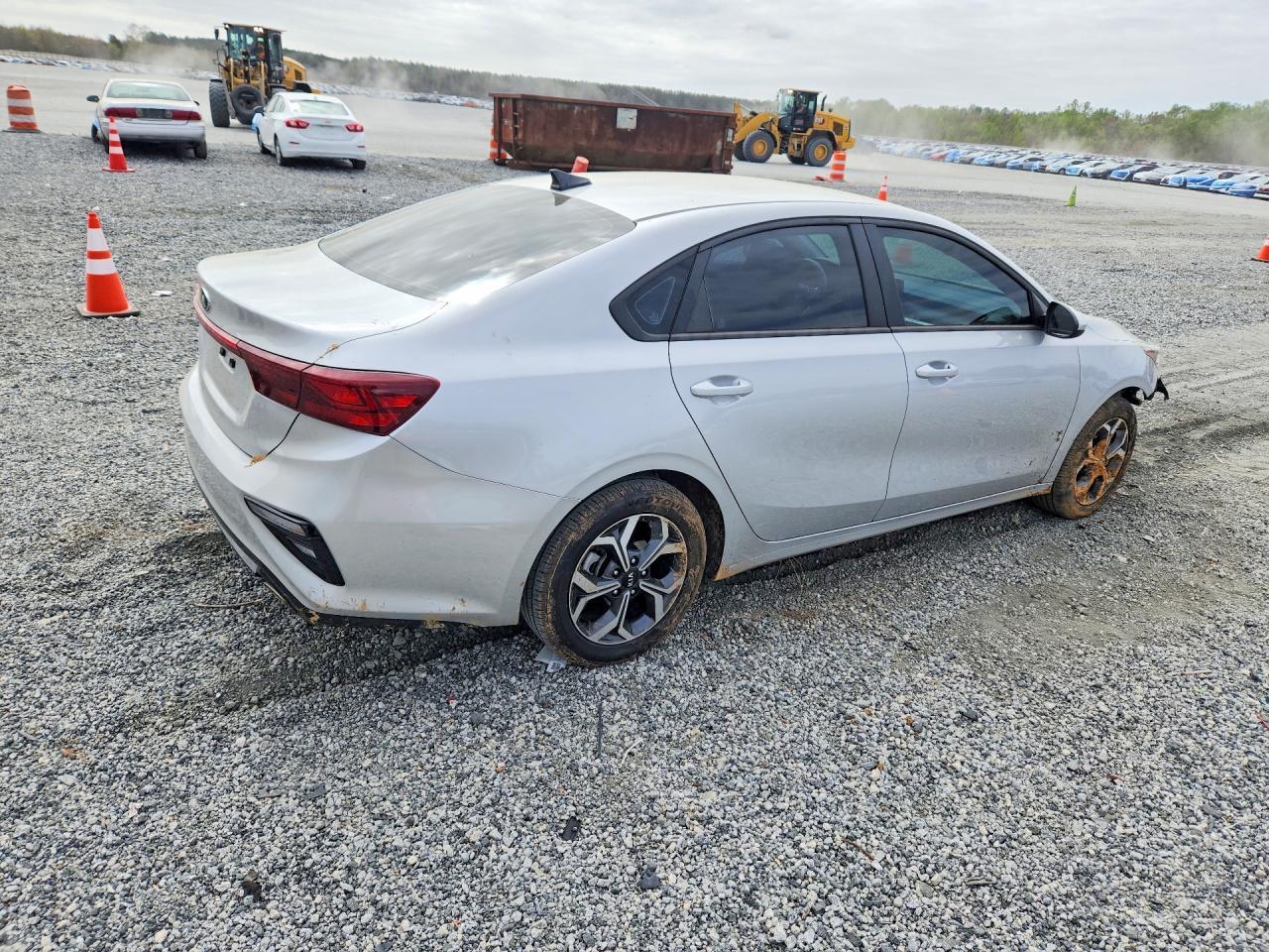 2021 Kia Forte Lxs - Image 3
