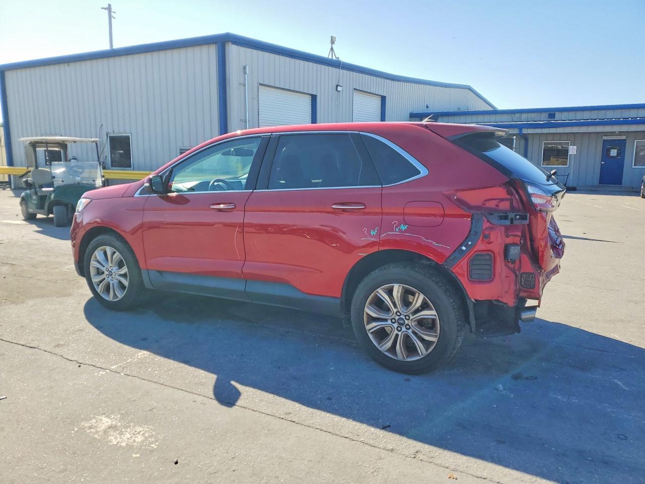 2022 Ford Edge Titanium - Image 2