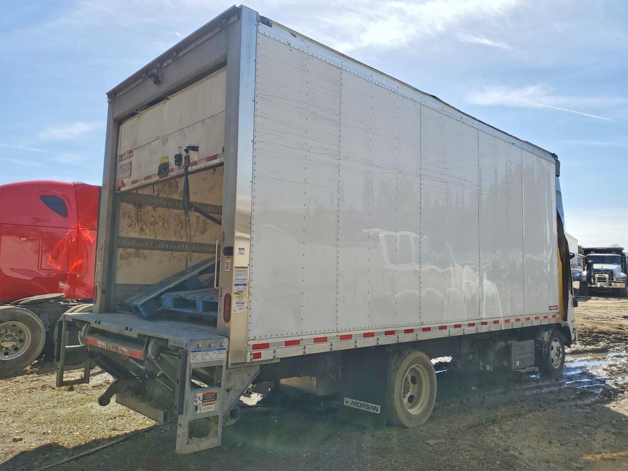 2024 Isuzu Nrr Refrigerated Box Truck - Image 3