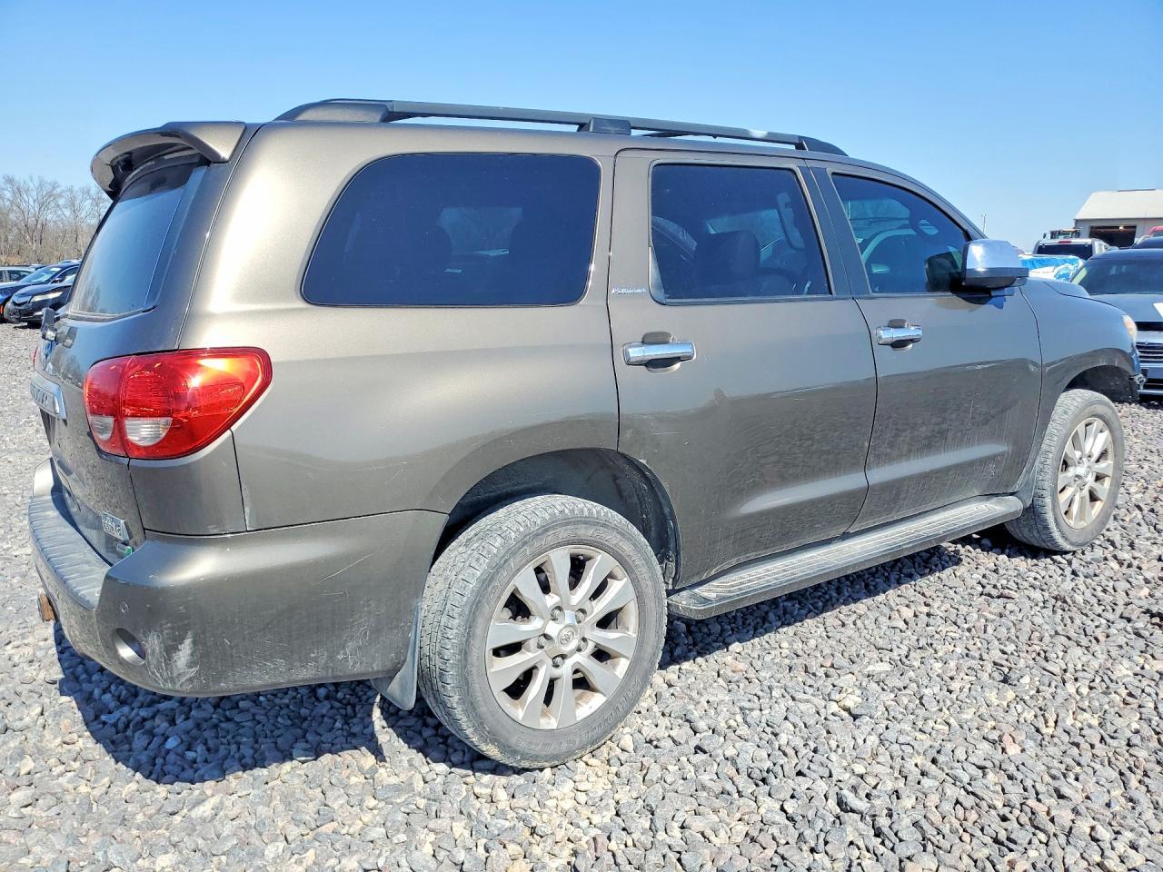 2010 Toyota Sequoia Platinum - Фото 3