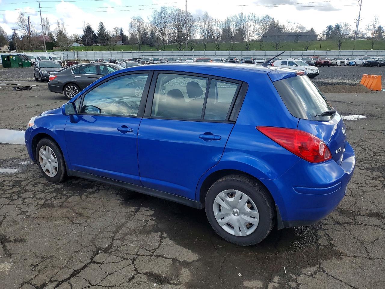 2012 Nissan Versa 1.8 S - Image 2