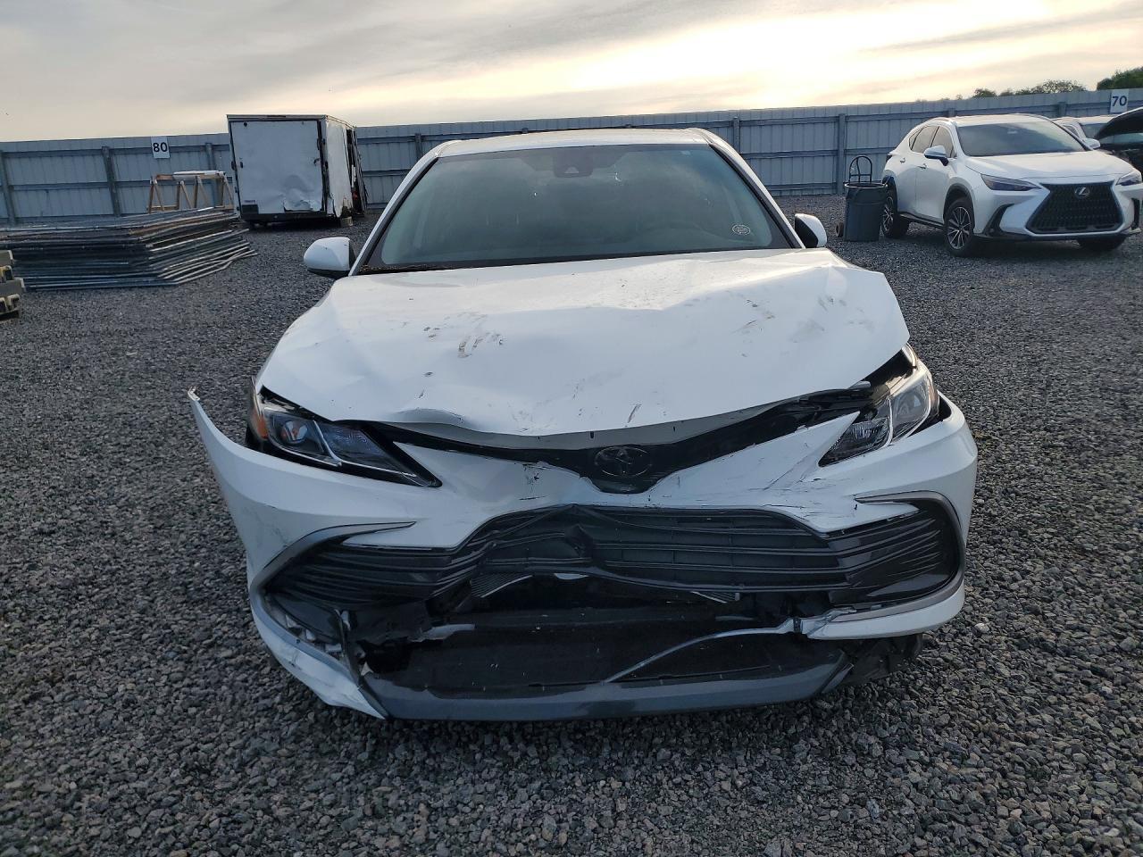 2023 Toyota Camry Le - Фото 5
