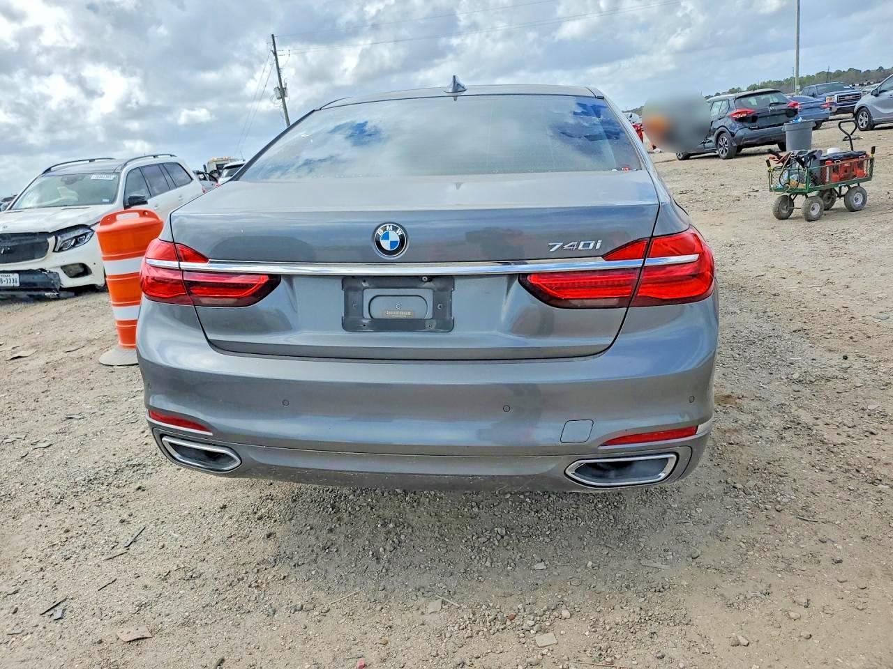2017 BMW 740 I - Фото 6