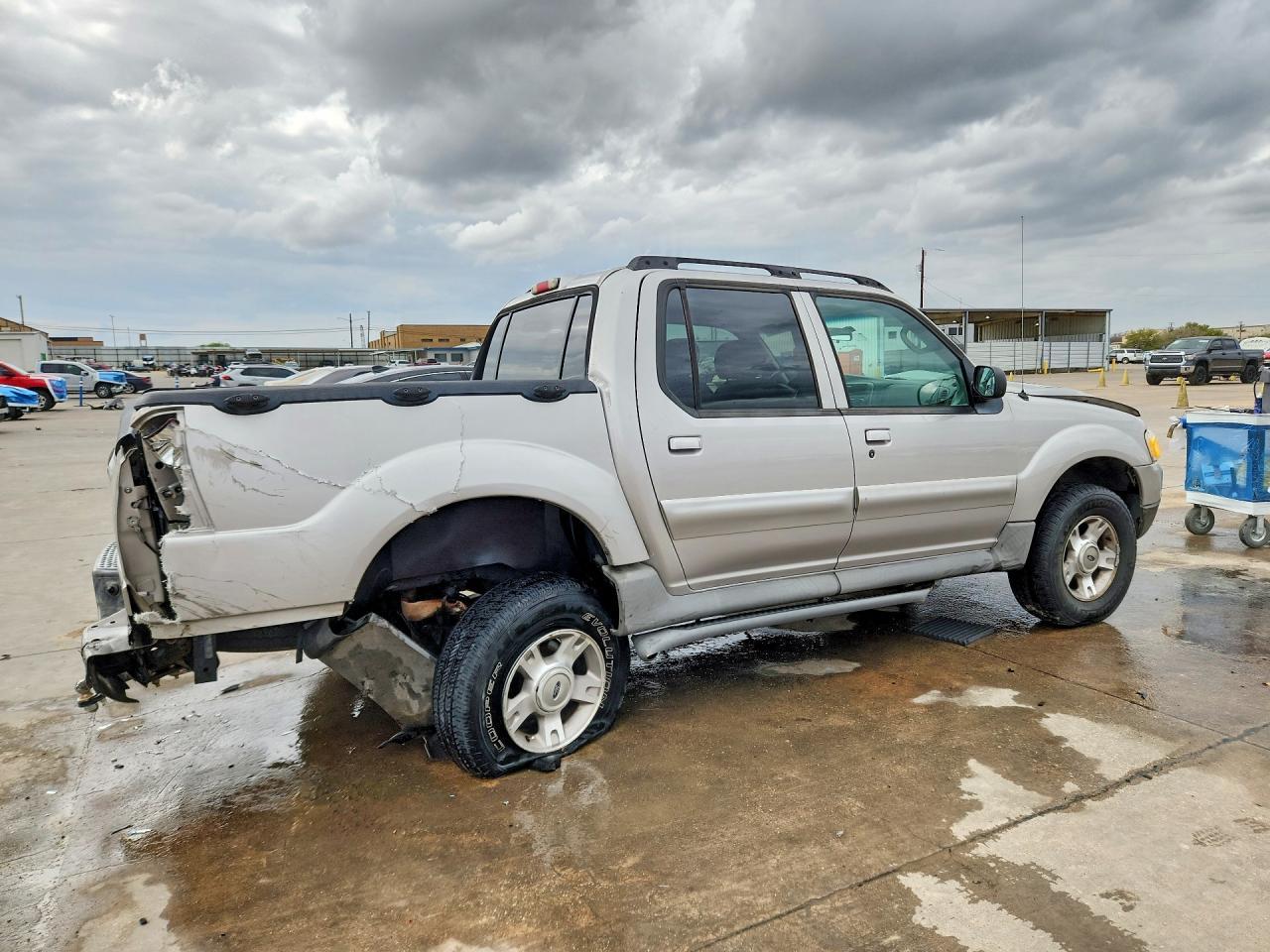 2003 Ford Explorer Sport Trac - Image 3