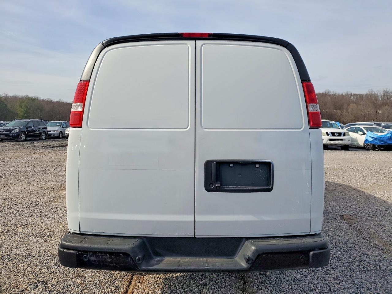 2023 GMC Savana G2500 - Фото 6