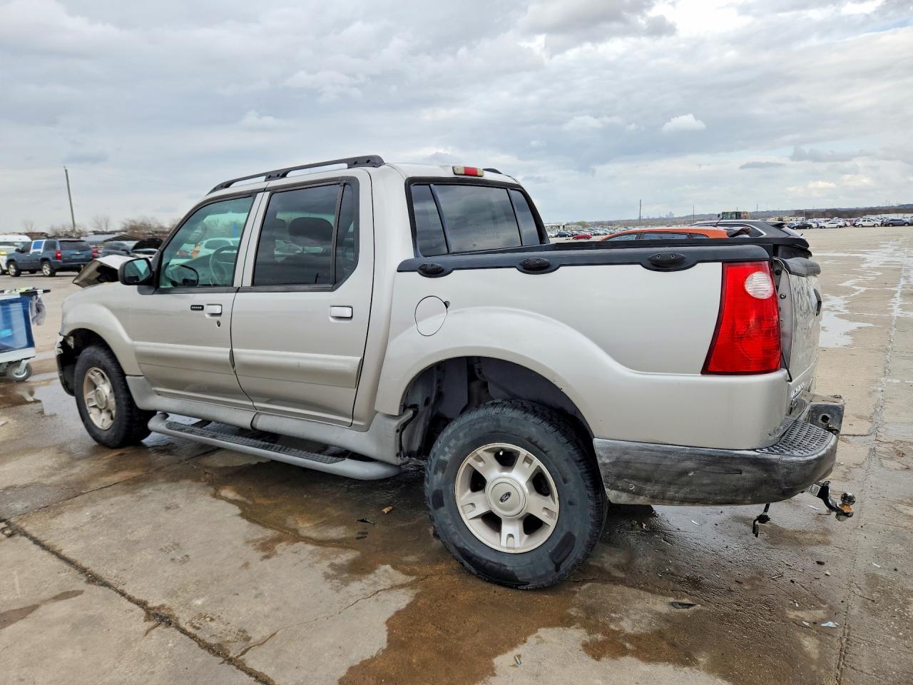 2003 Ford Explorer Sport Trac - Image 2
