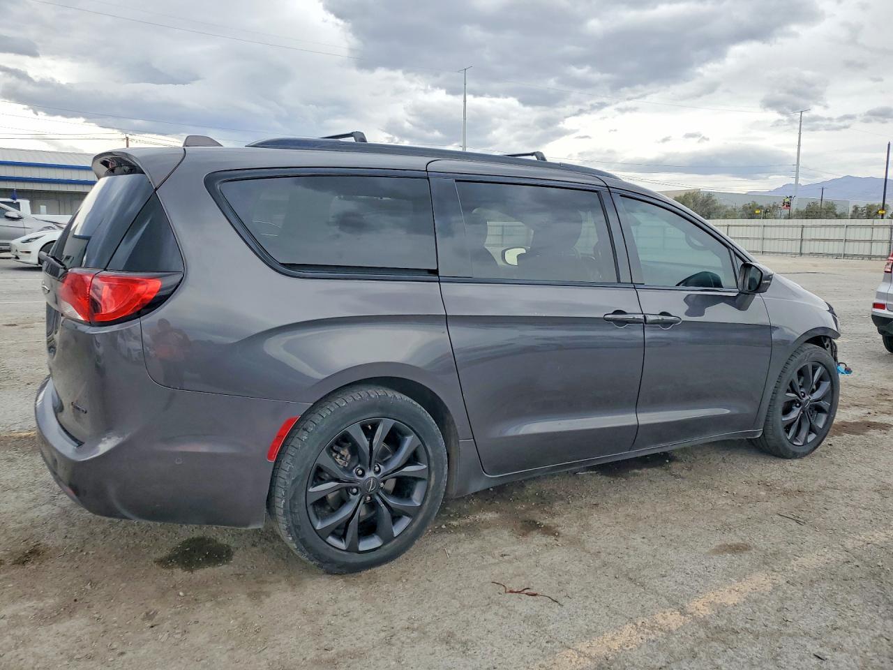 2018 Chrysler Pacifica Limited - Фото 3