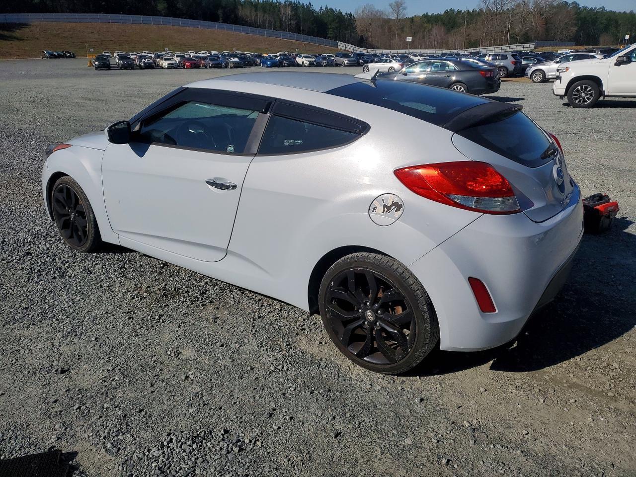 2014 Hyundai Veloster Re:flex - Image 2