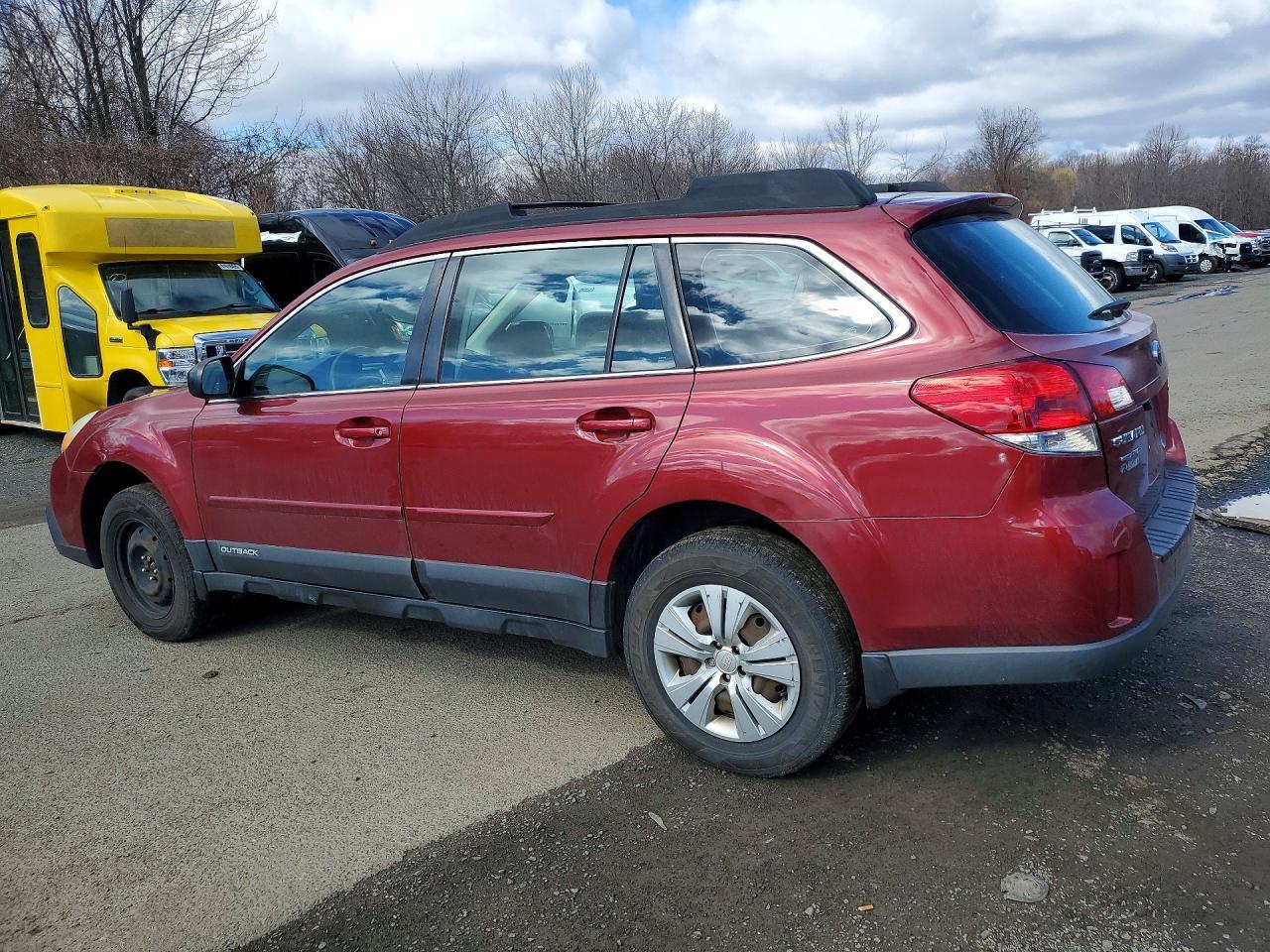2013 Subaru Outback 2.5I - Image 2