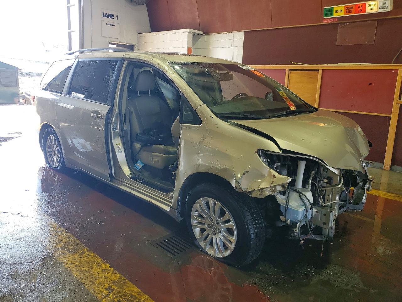 2015 Toyota Sienna Xle 8-Passenger - Image 4