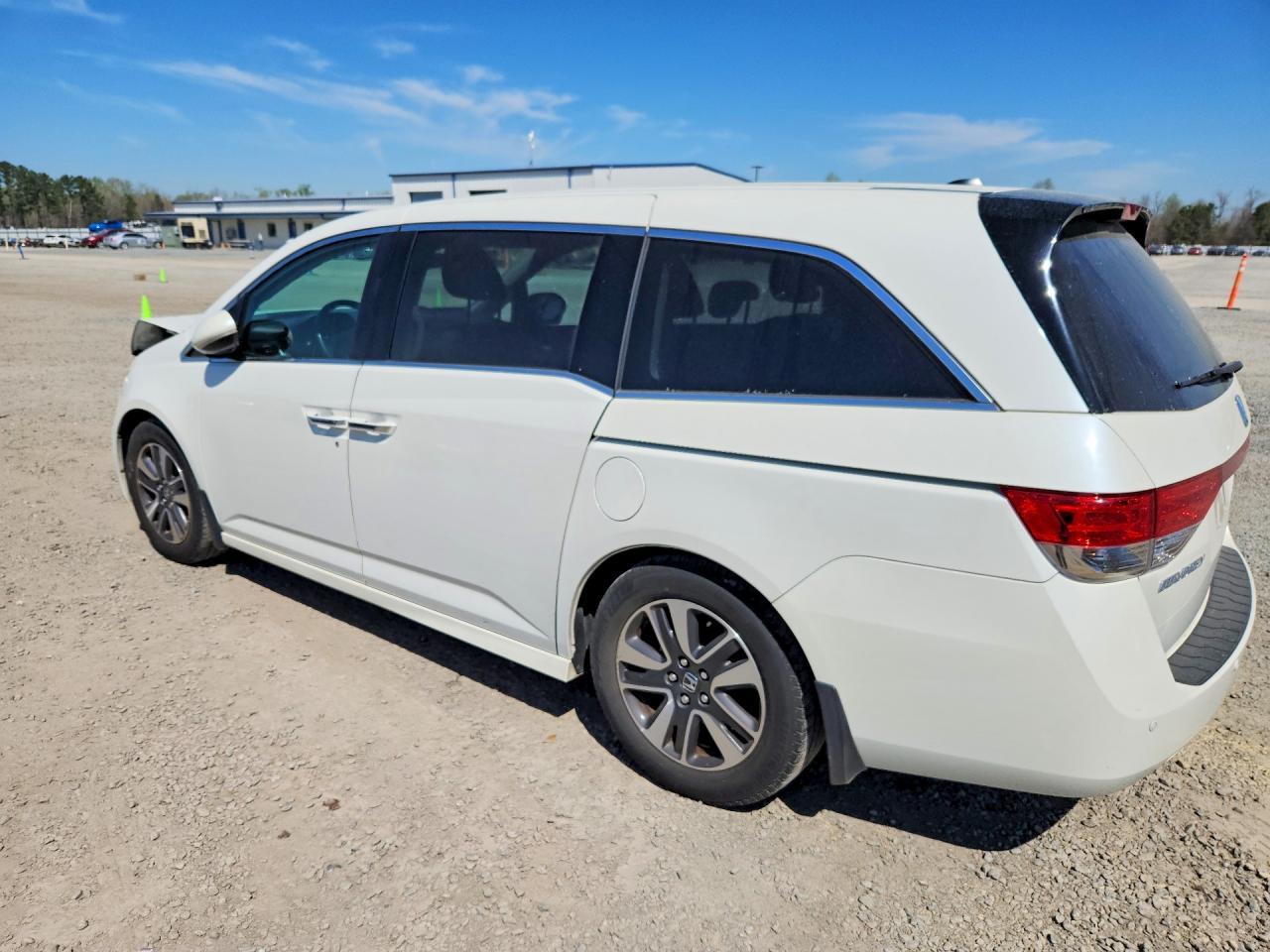2014 Honda Odyssey Touring - Image 2