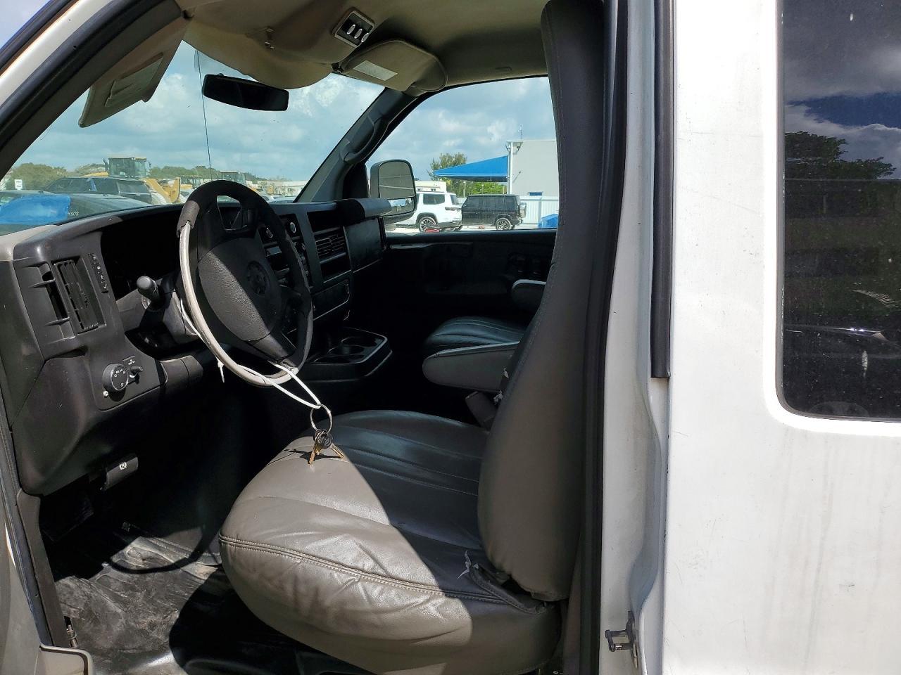 2011 Chevrolet Express G2500 Ls - Image 7