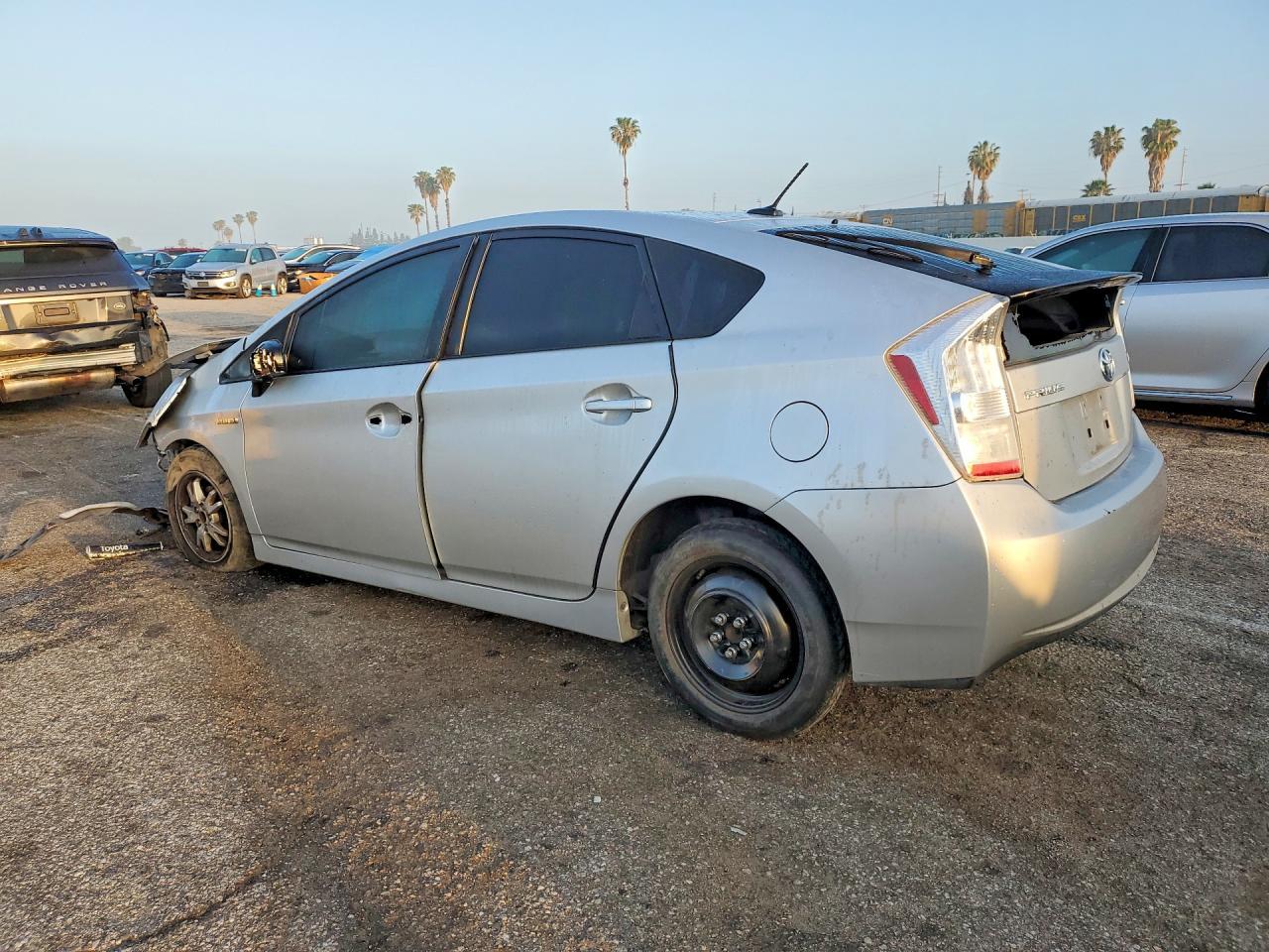 2011 Toyota Prius Three - Фото 2