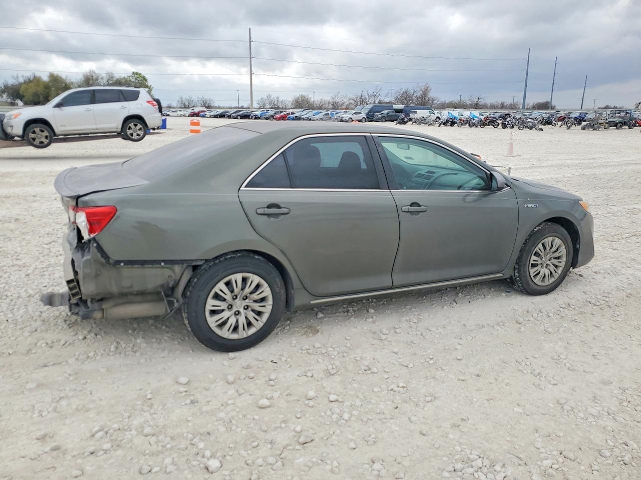 2012 Toyota Camry Hybrid Le - Image 3
