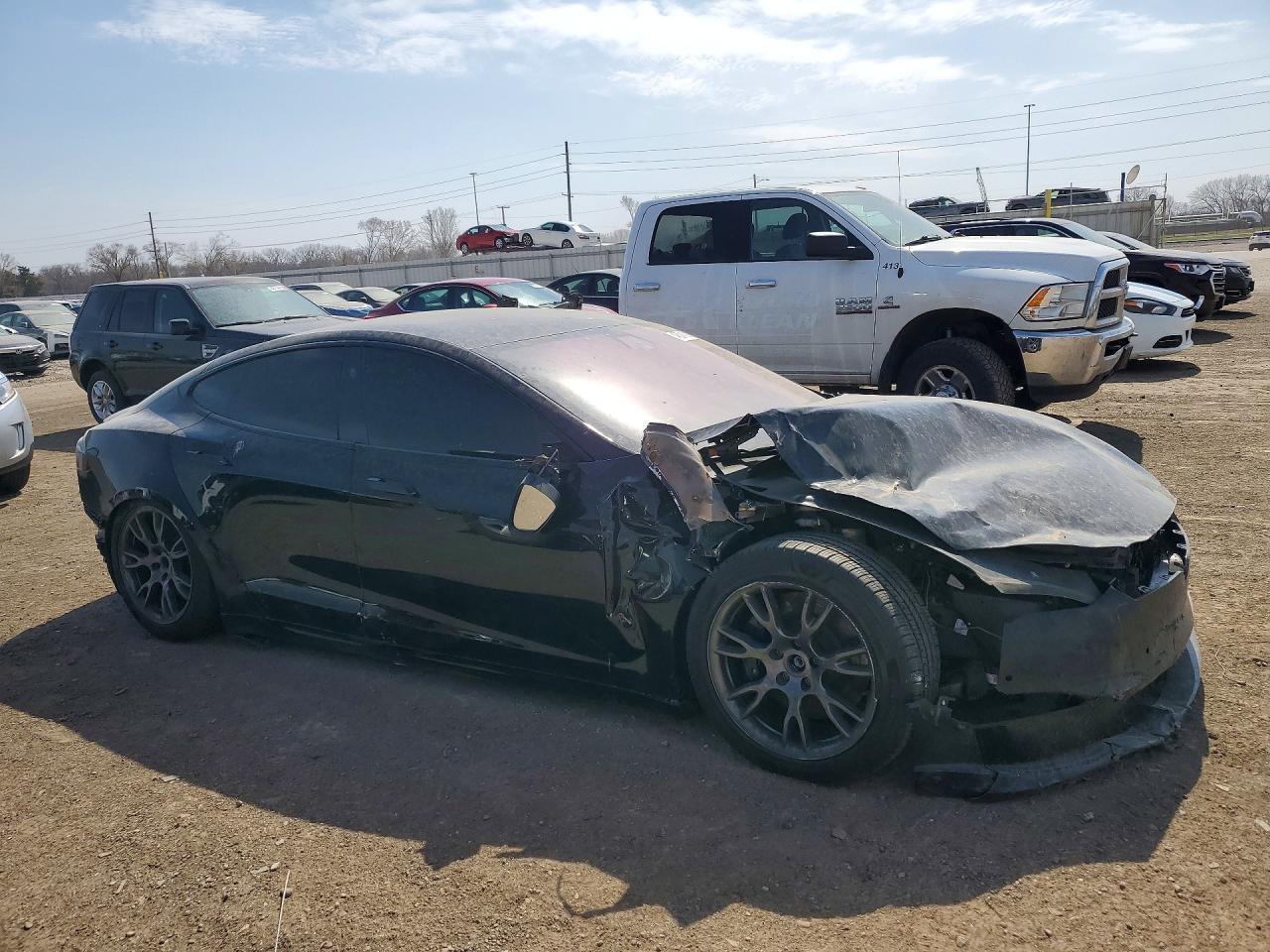 2022 Tesla Model S - Image 4