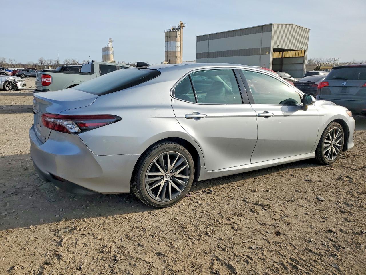 2022 Toyota Camry Xle - Image 3