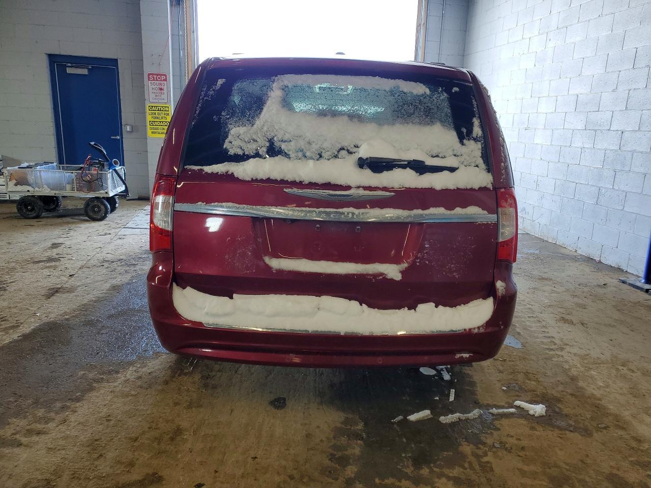 2012 Chrysler Town & Country Touring L - Фото 6