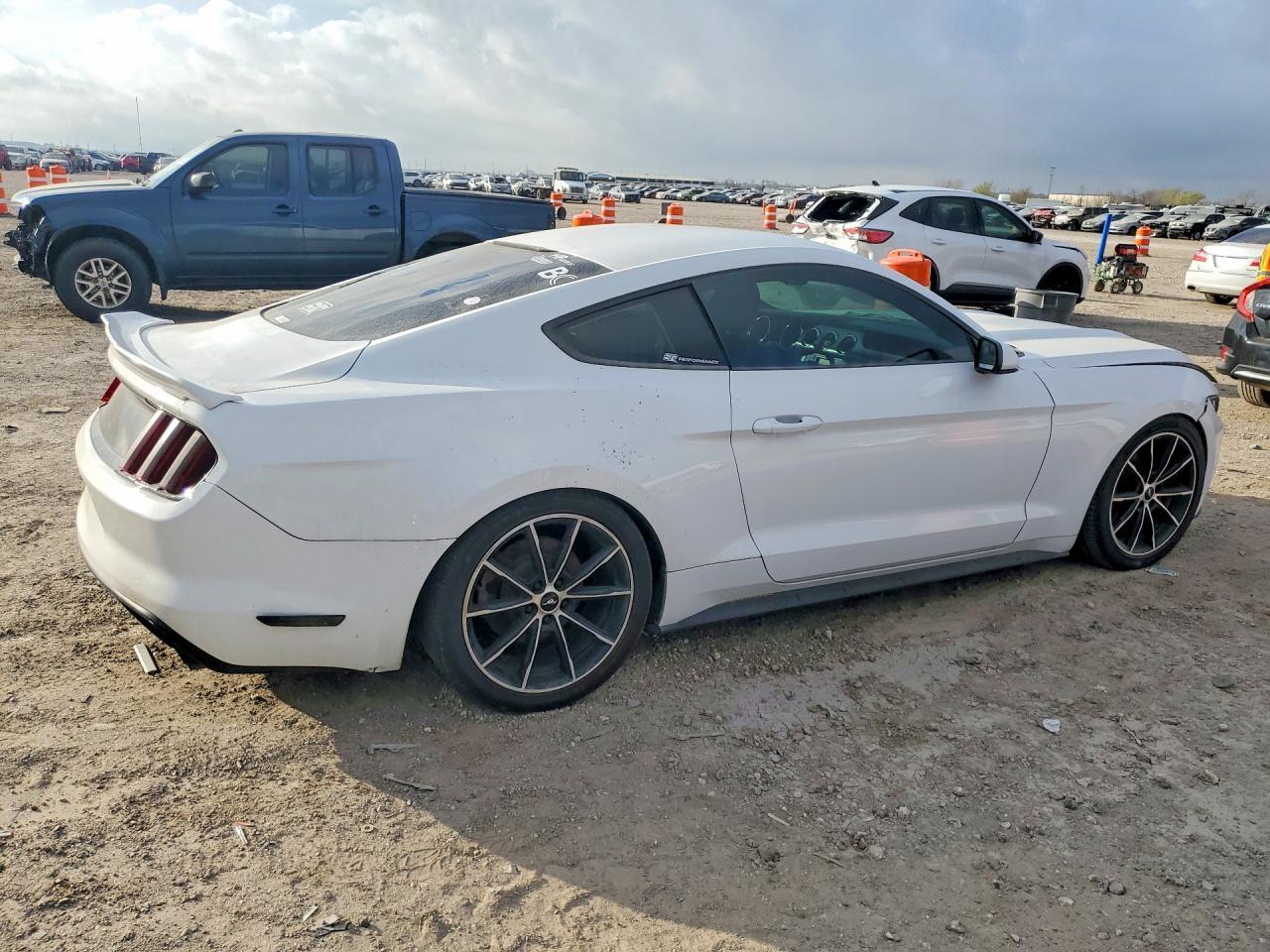 2015 Ford Mustang - Фото 3