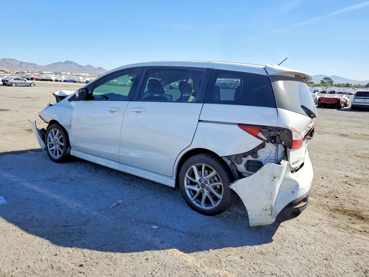 2014 Mazda 5 Touring - Image 2