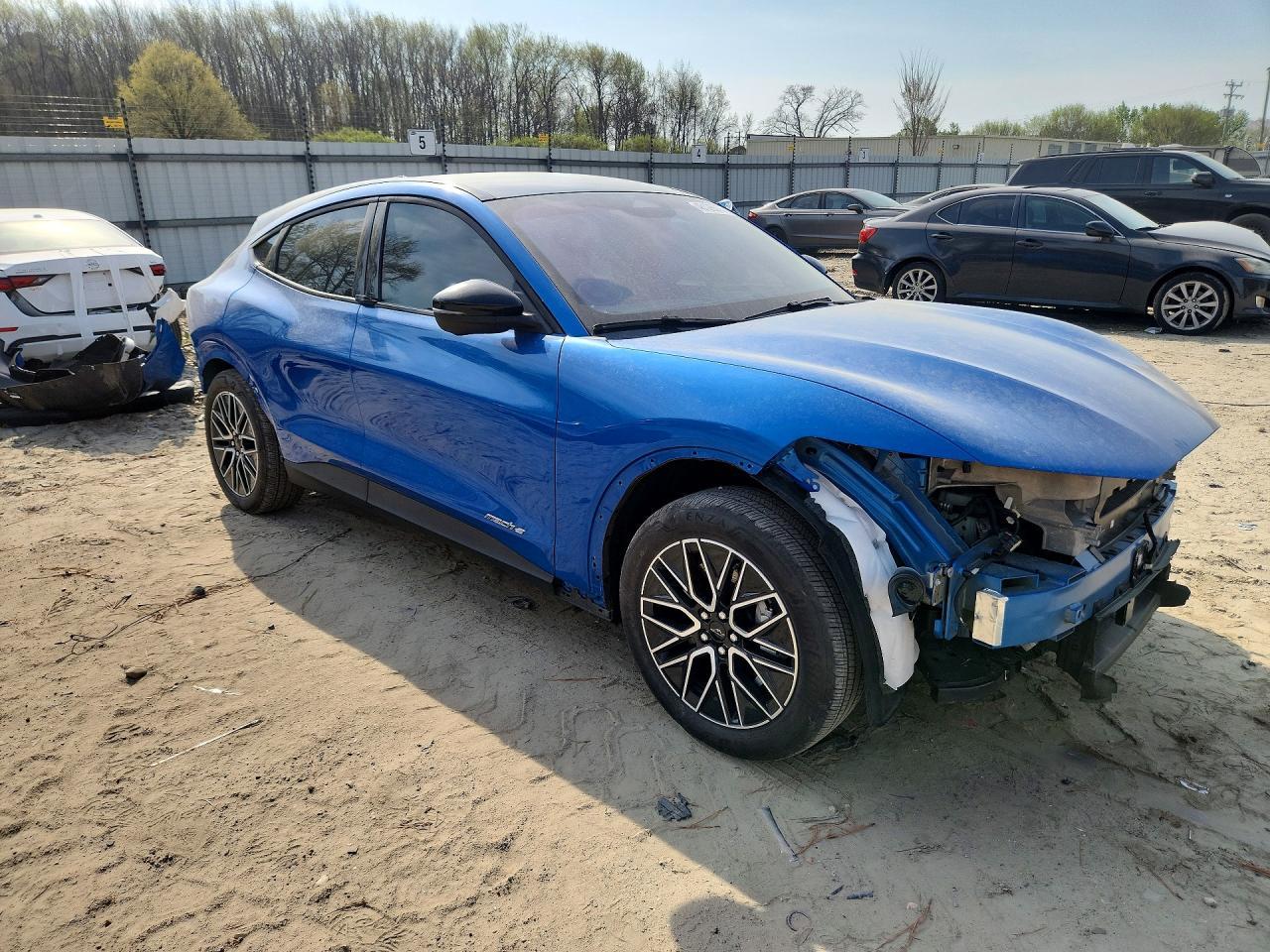2025 Ford Mustang Mach-E Premium - Фото 4