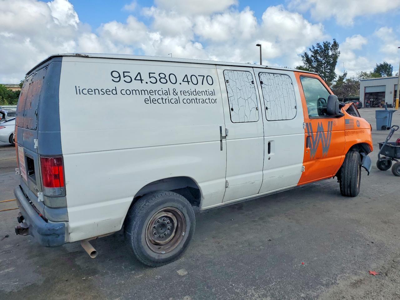 2011 Ford E150 Delivery Van - Фото 3