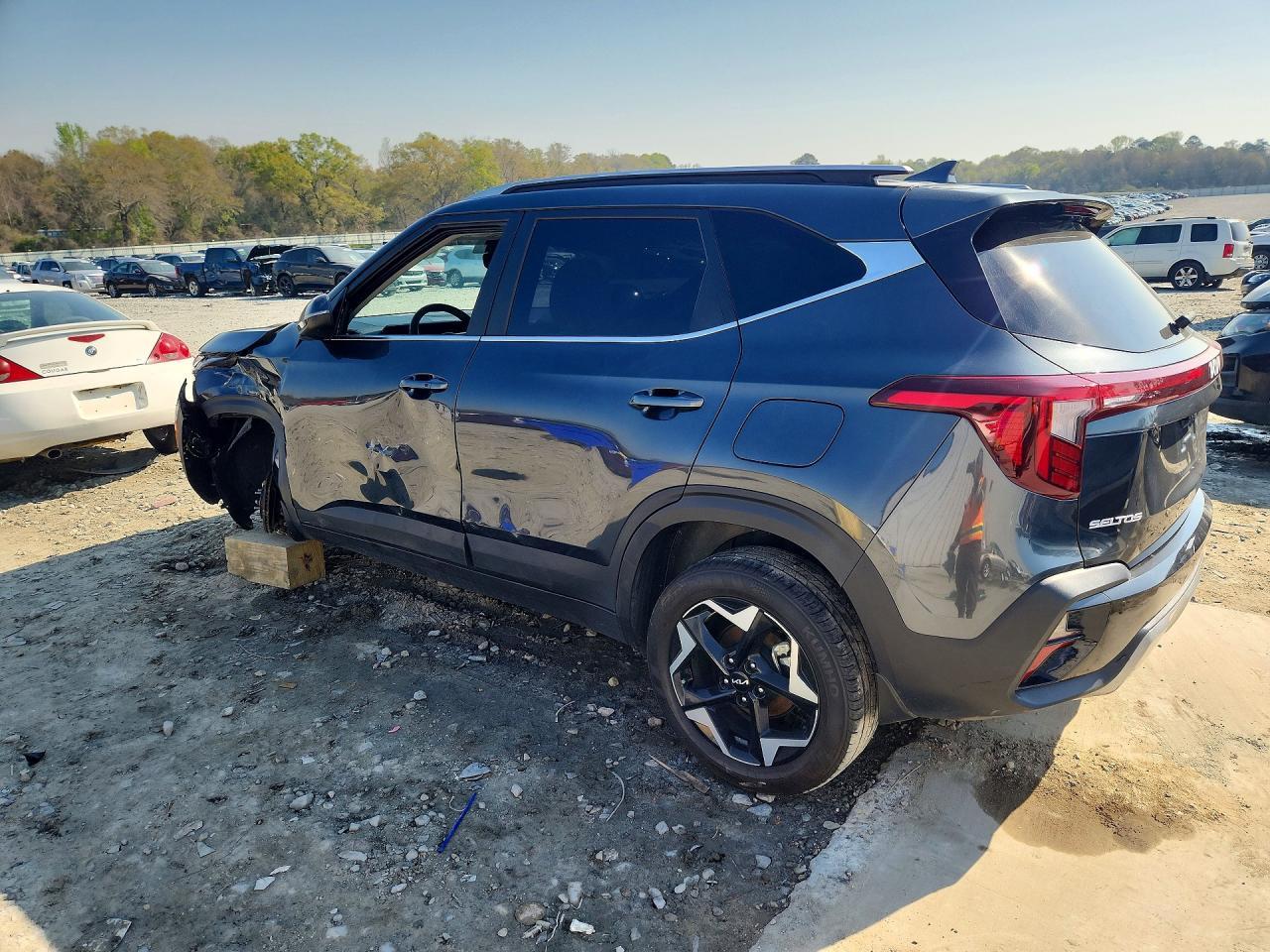 2025 Kia Seltos Ex - Image 2