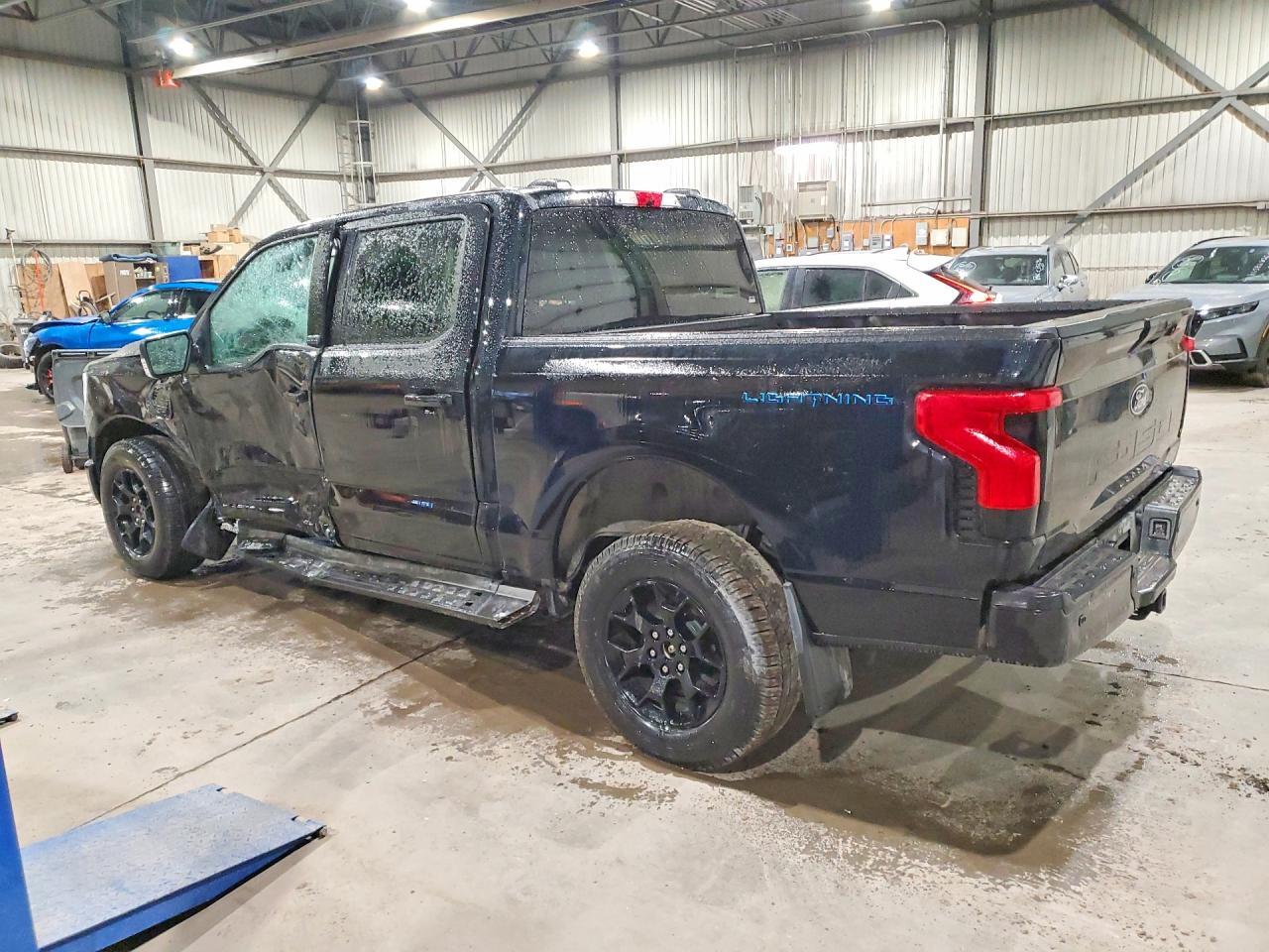 2025 Ford F150 Lightning Xlt - Фото 2