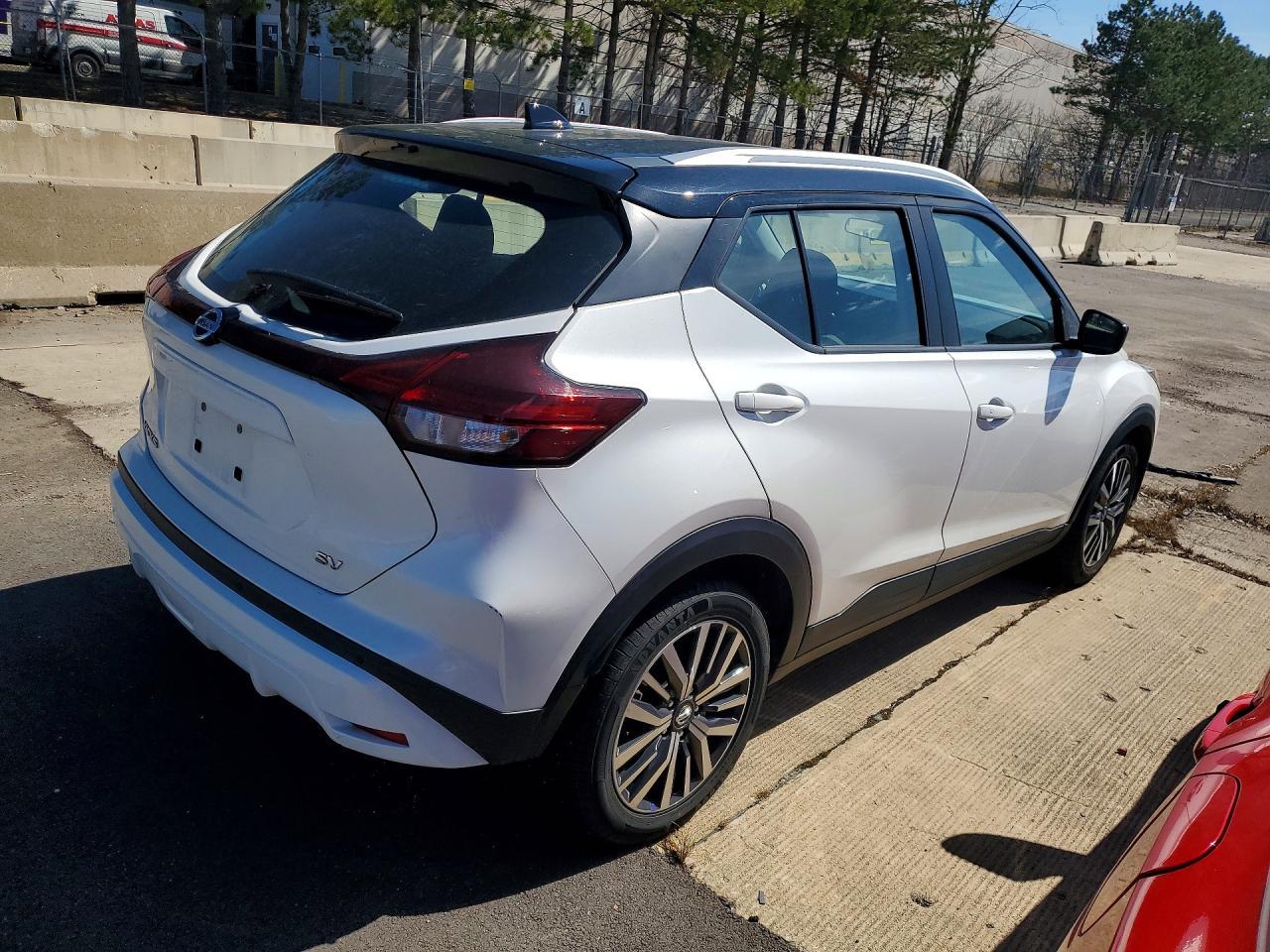 2021 Nissan Kicks Sv- Prior Fleet- Ck Eng Light On - Image 3