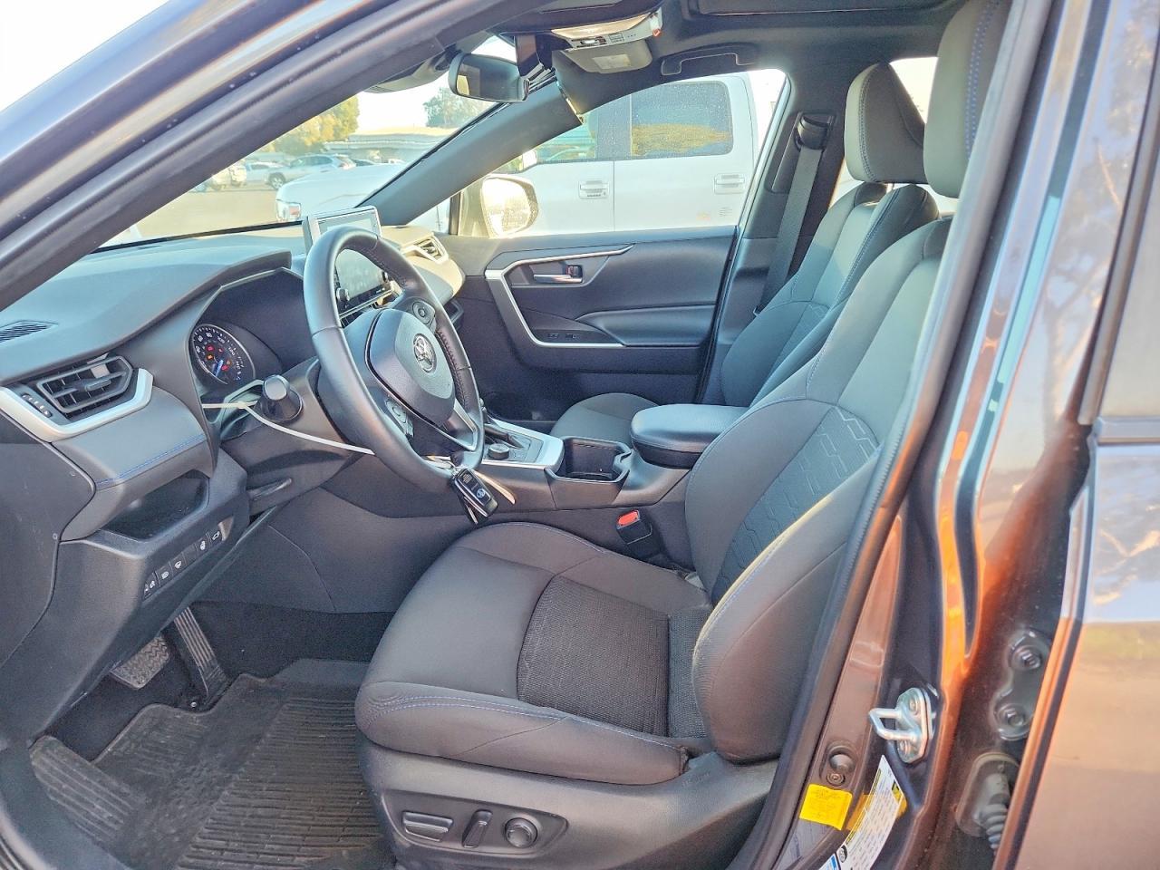 2022 Toyota Rav4 Hybrid Se - Image 7