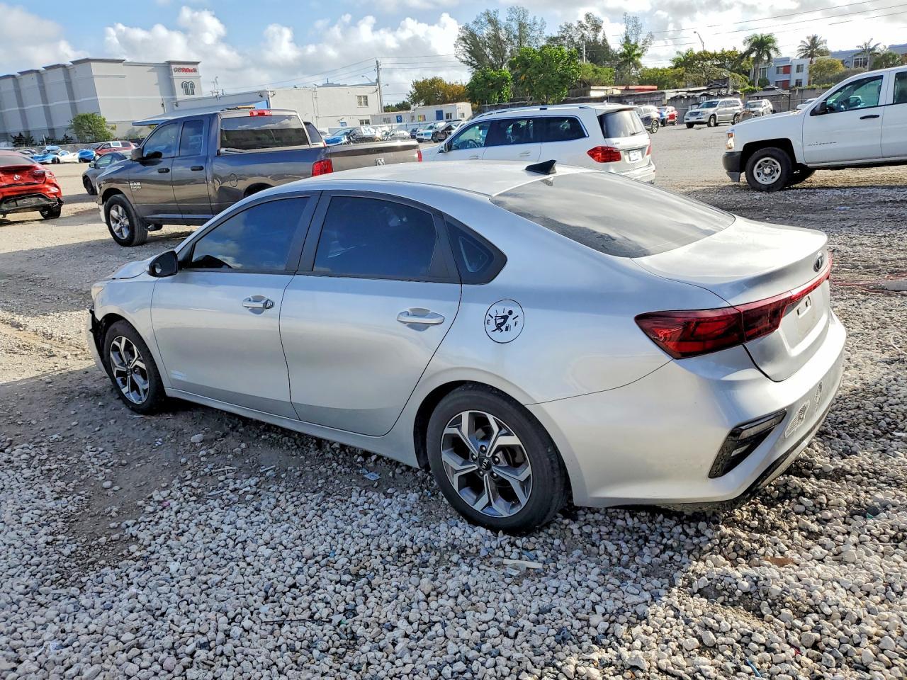 2021 Kia Forte Lxs - Image 2