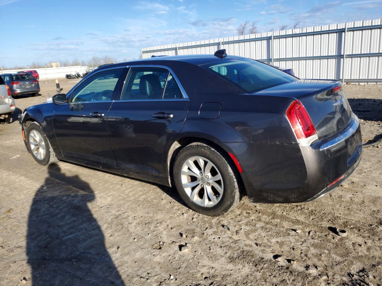 2015 Chrysler 300 Limited - Фото 2