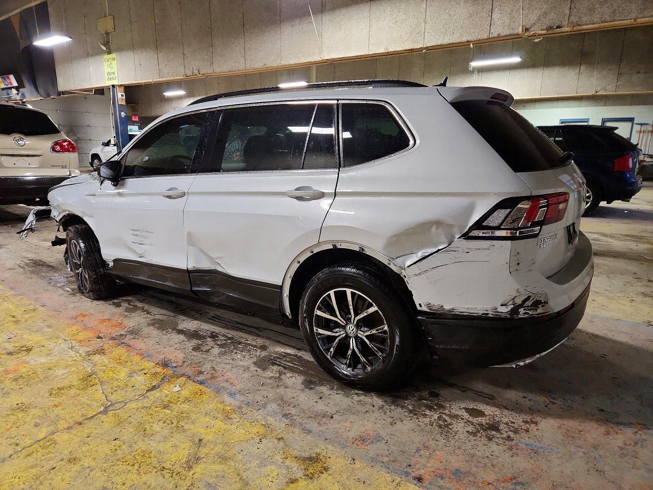 2019 Volkswagen Tiguan Se - Фото 2
