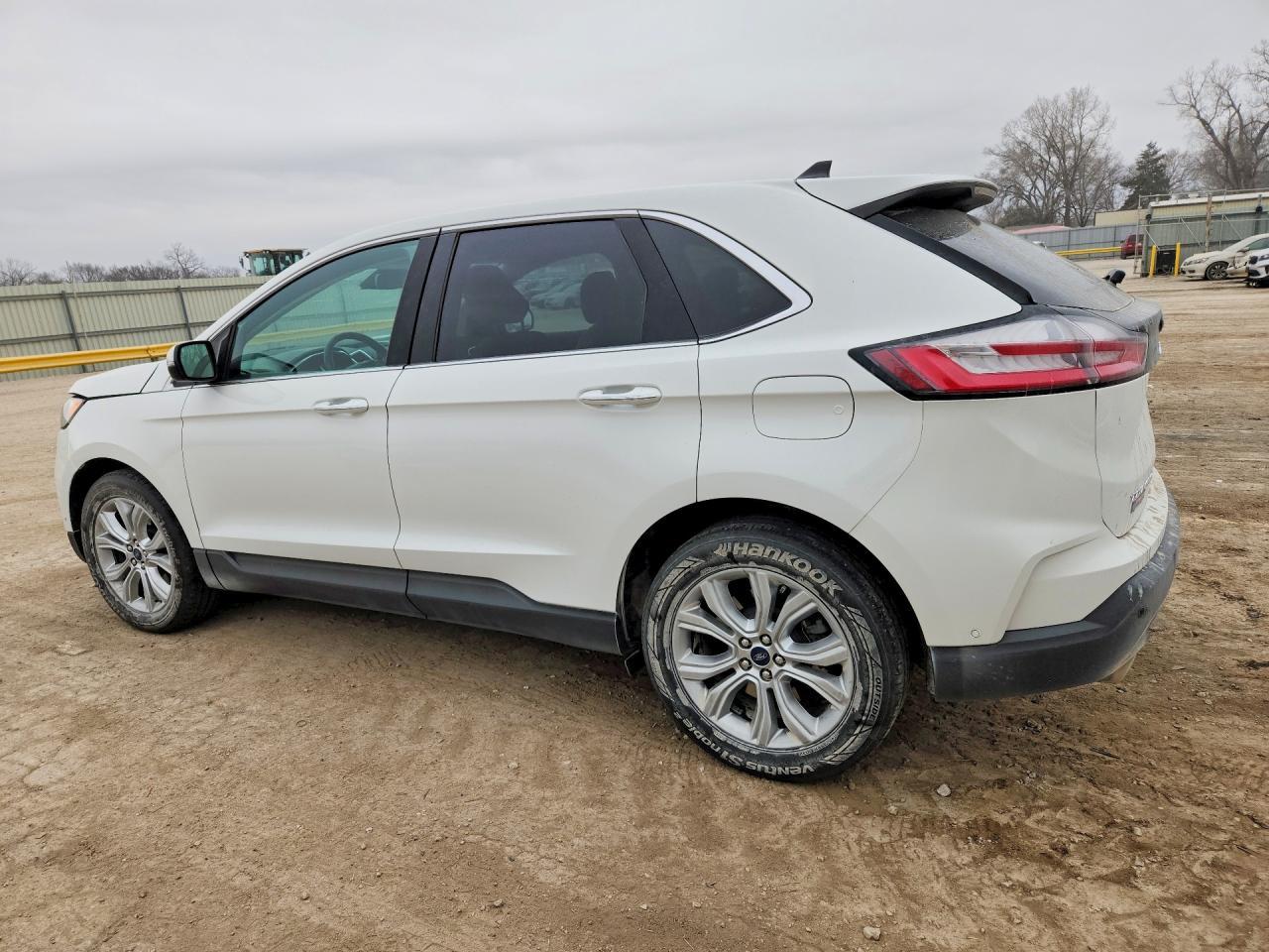 2021 Ford Edge Titanium - Image 2