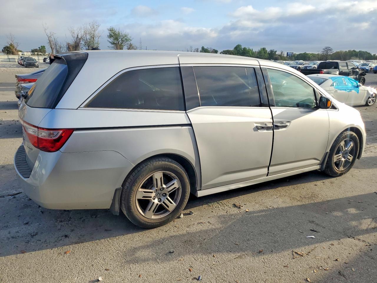2012 Honda Odyssey Touring - Фото 3