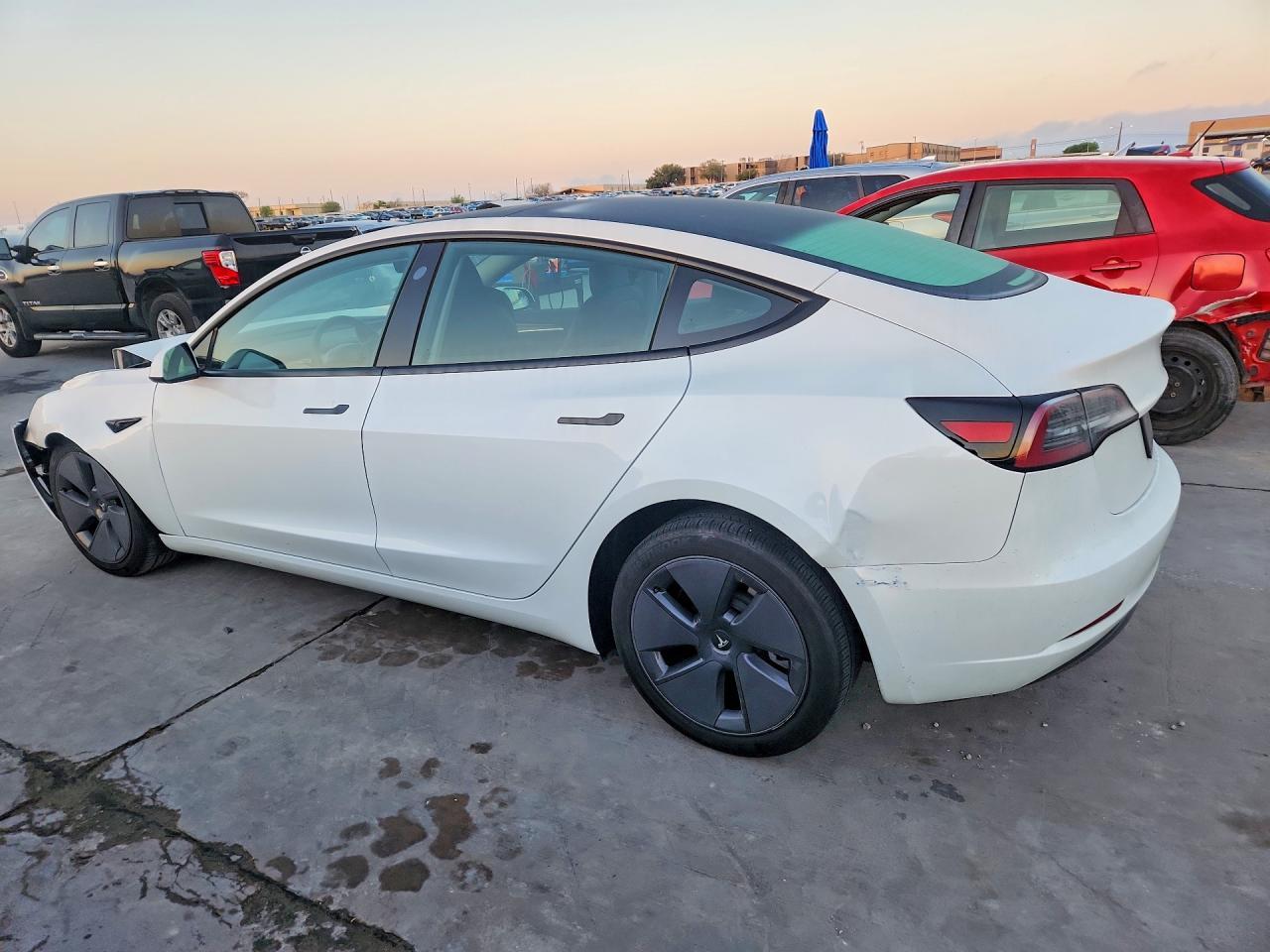 2023 Tesla Model 3 - Фото 2