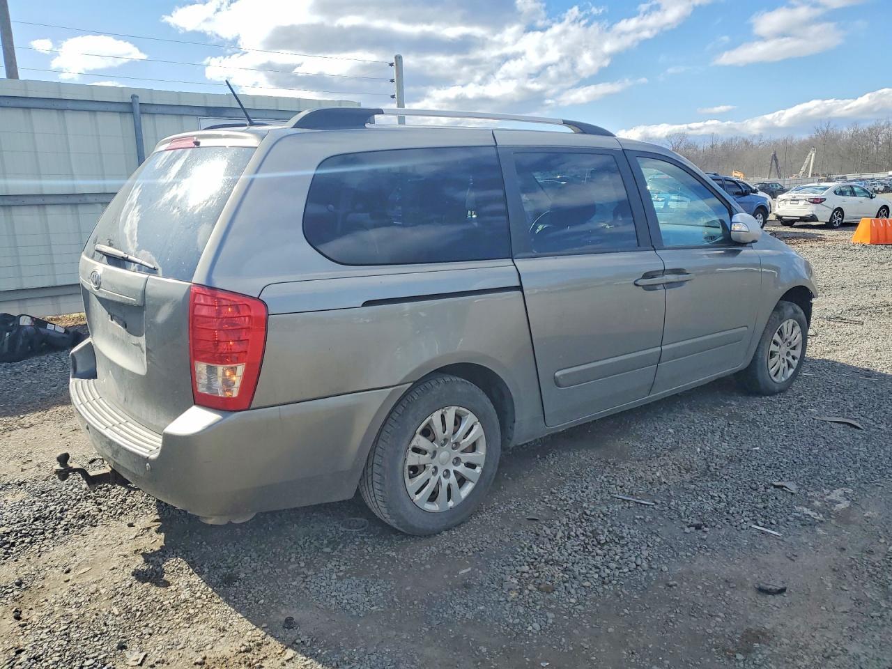 2012 Kia Sedona Lx - Image 3