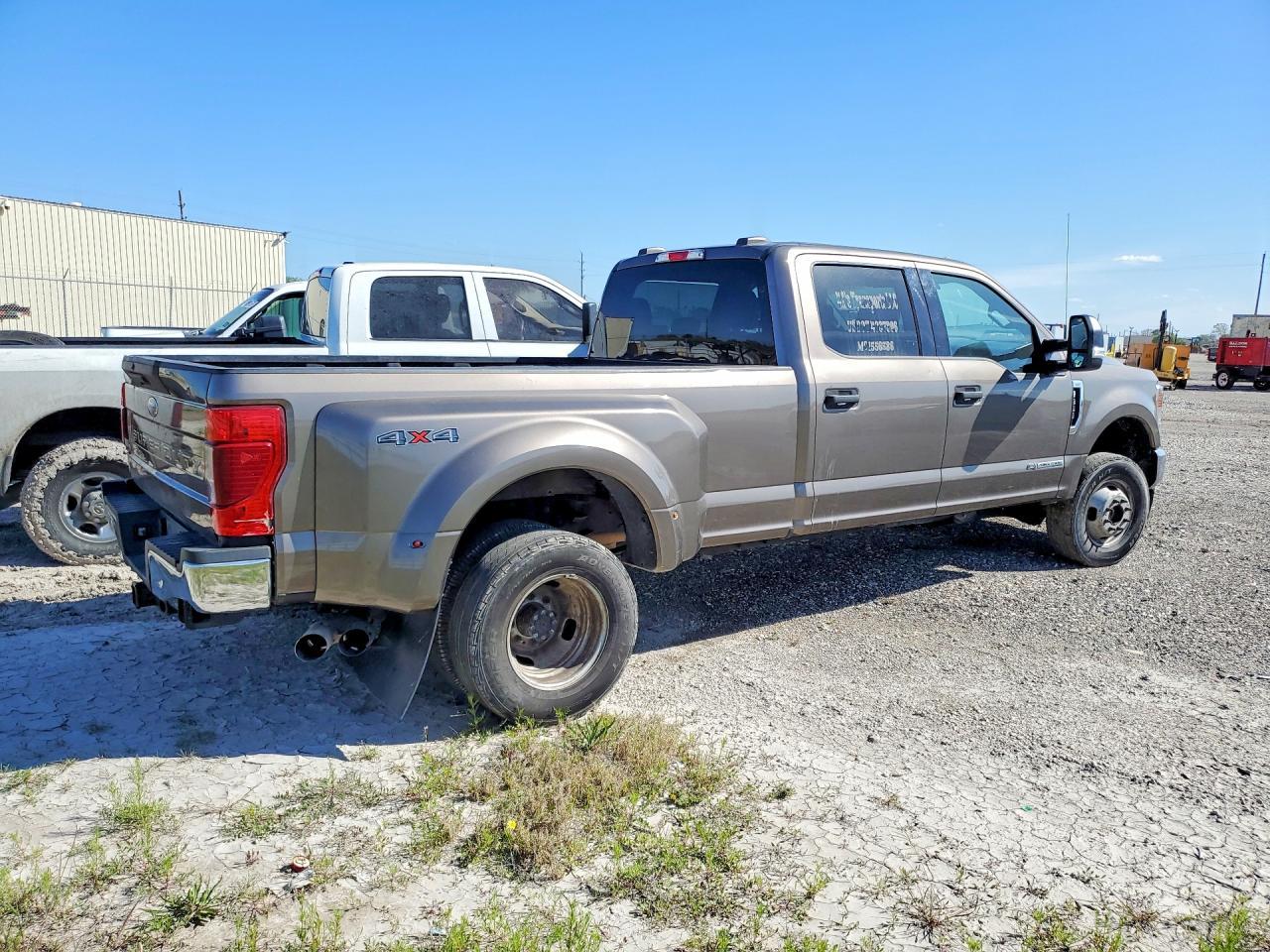 2021 Ford F350 Super Duty - Фото 3