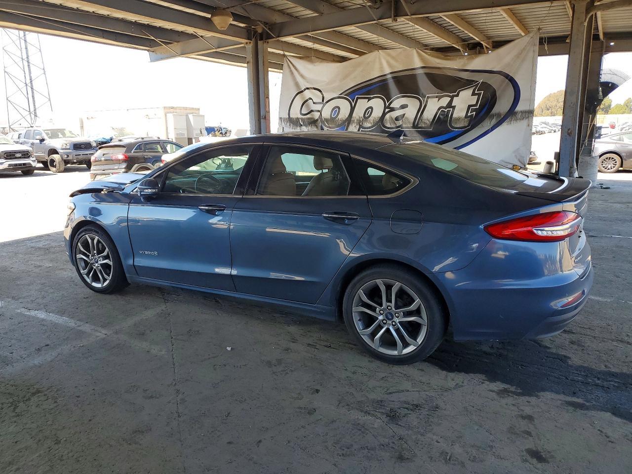 2019 Ford Fusion Titanium - Фото 2