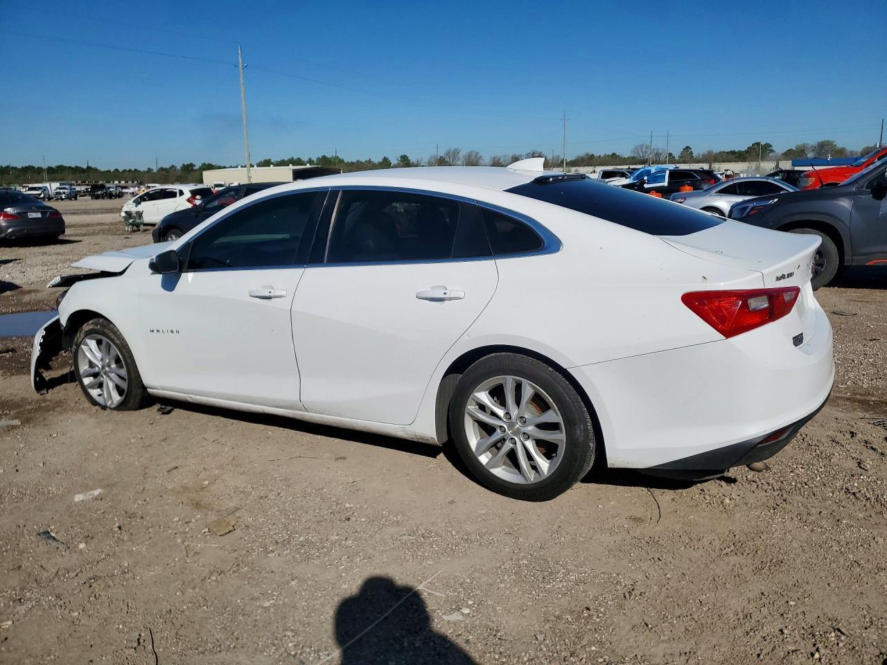 2018 Chevrolet Malibu Lt - Image 2