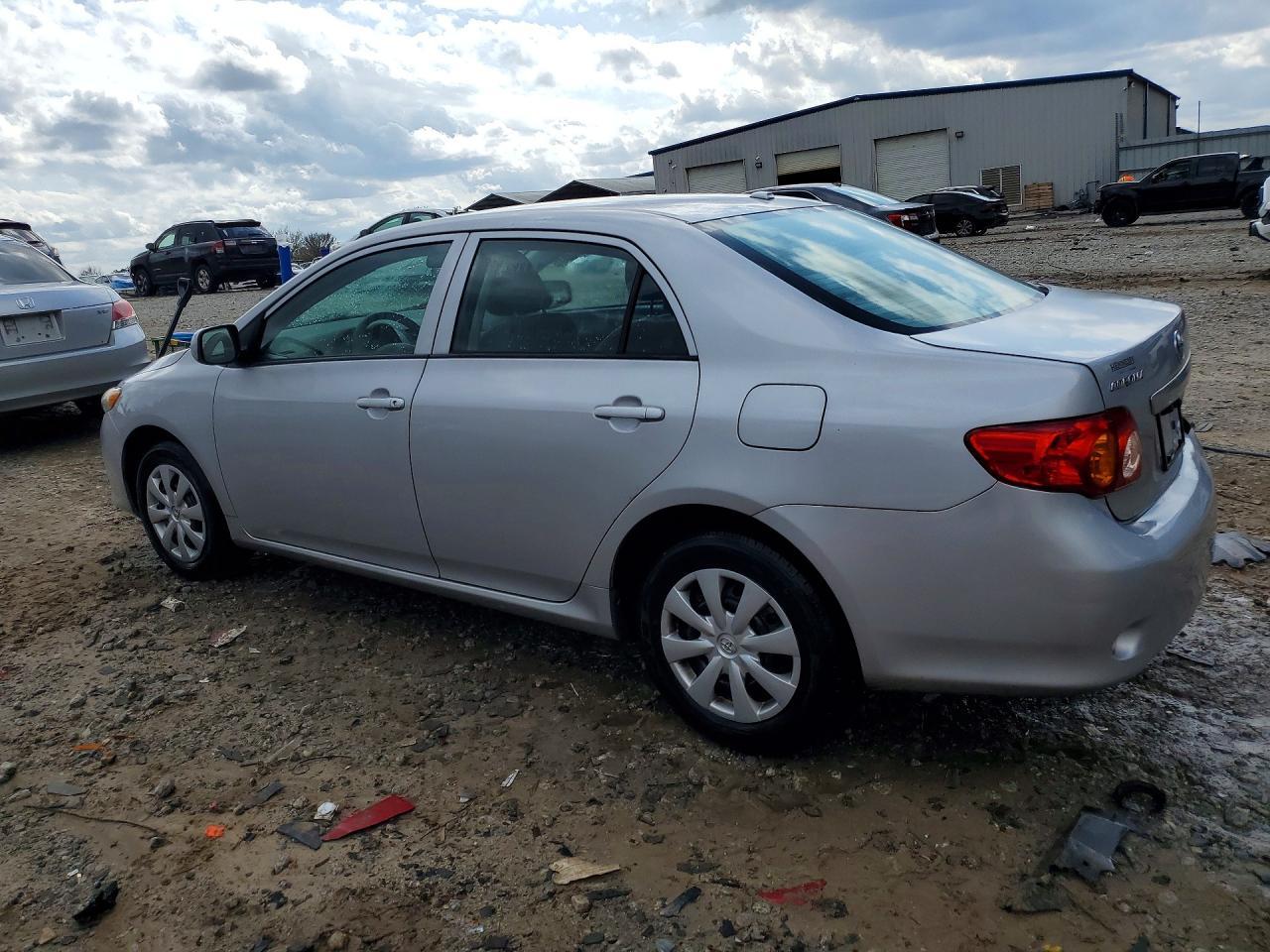 2010 Toyota Corolla Le - Фото 2