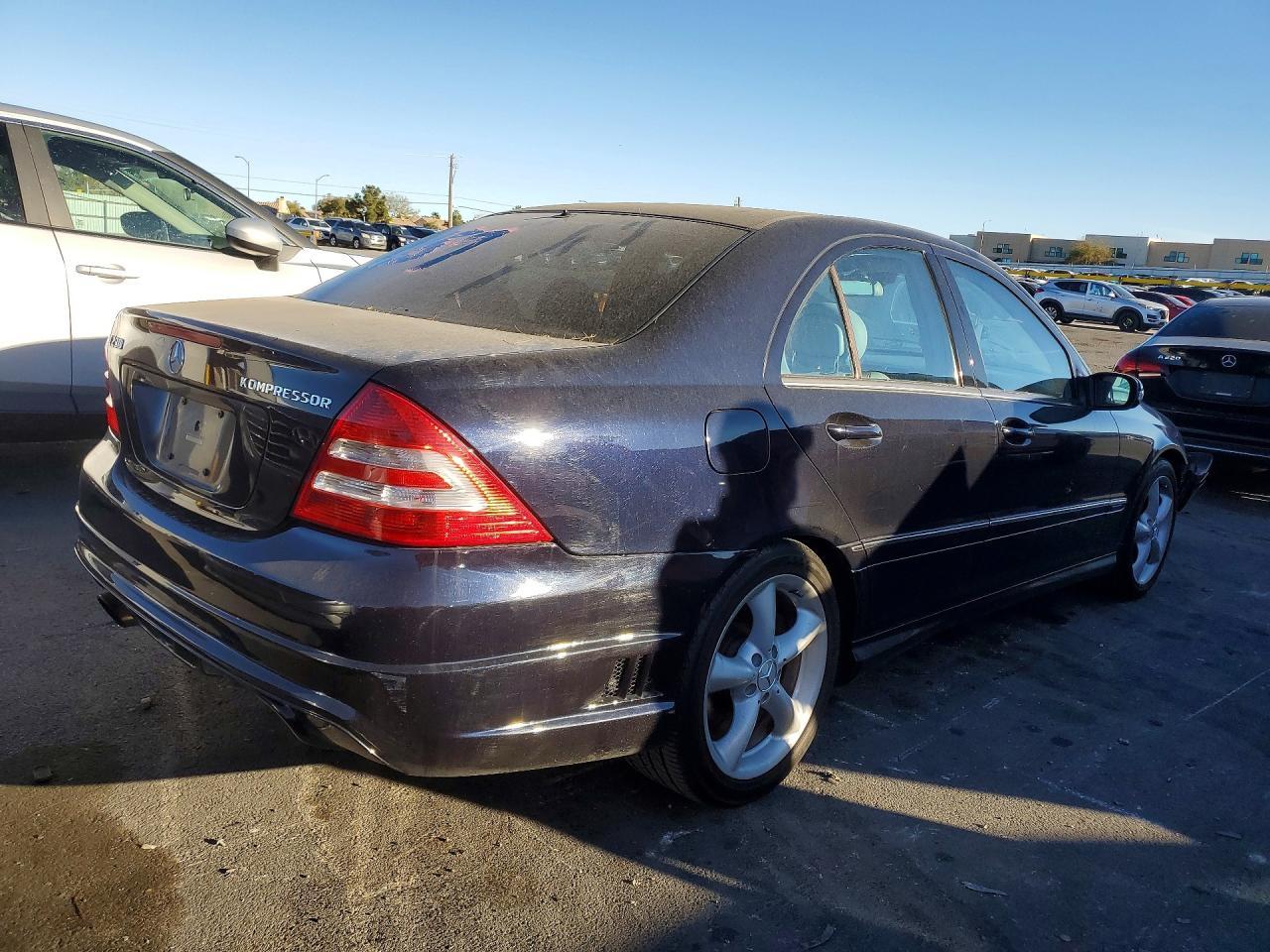 2005 Mercedes-Benz C 230K Sport Sedan - Фото 3