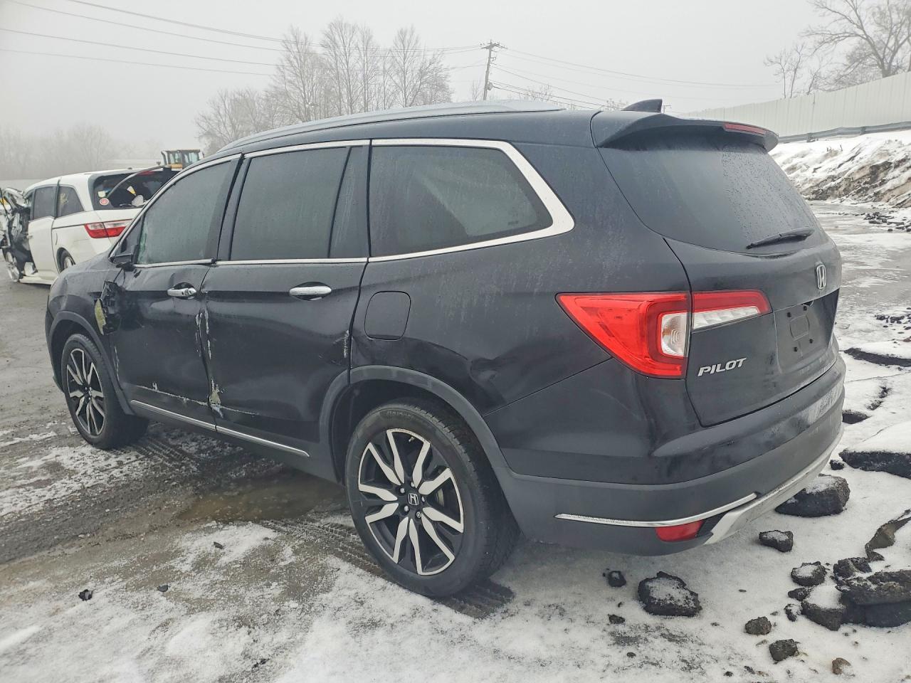 2019 Honda Pilot Elite - Image 2