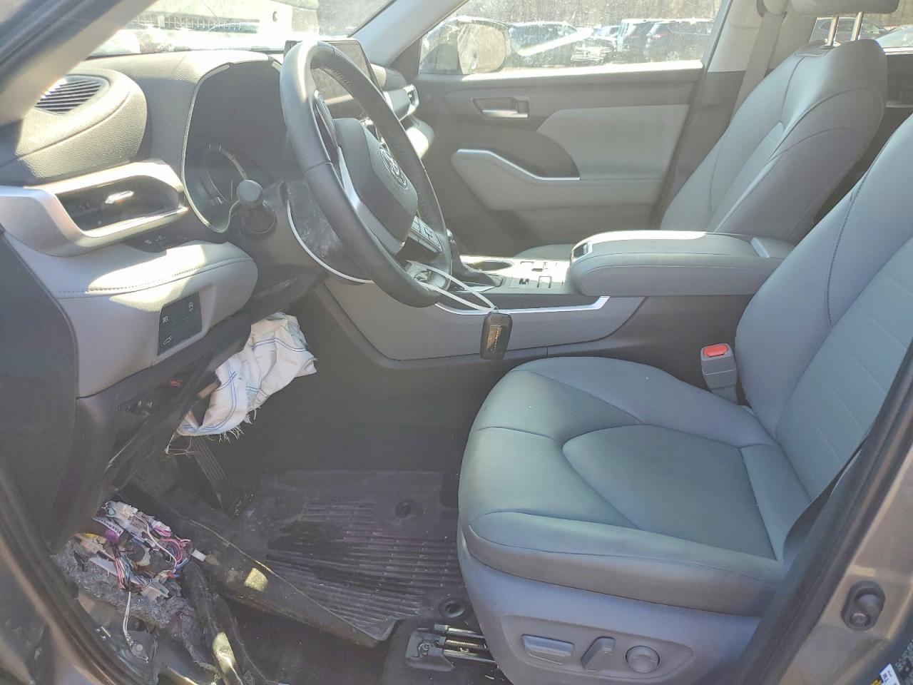 2025 Toyota Highlander Xle - Image 7