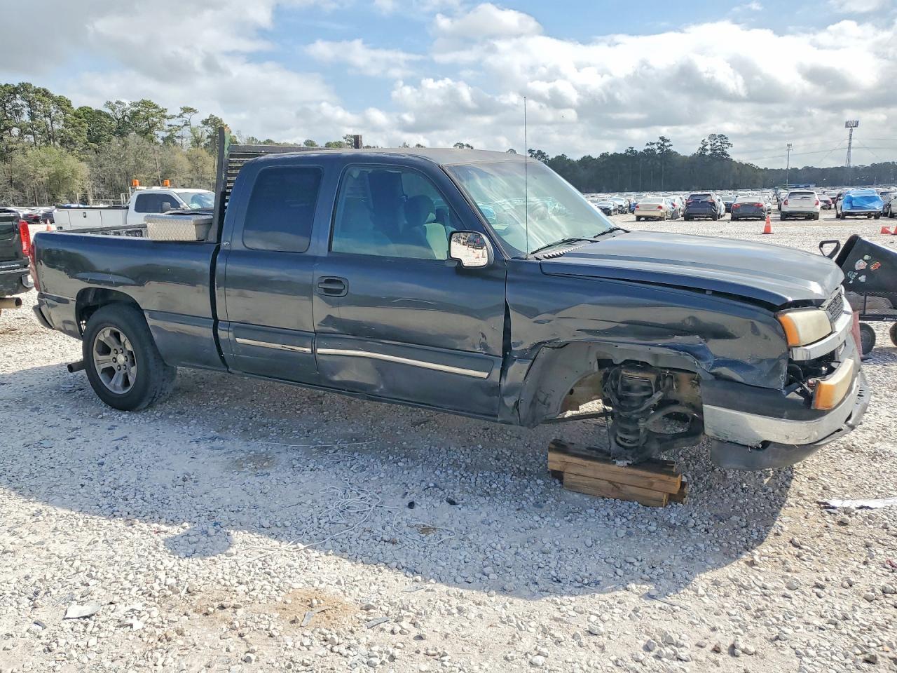 2004 Chevrolet Silverado C1500 - Image 4